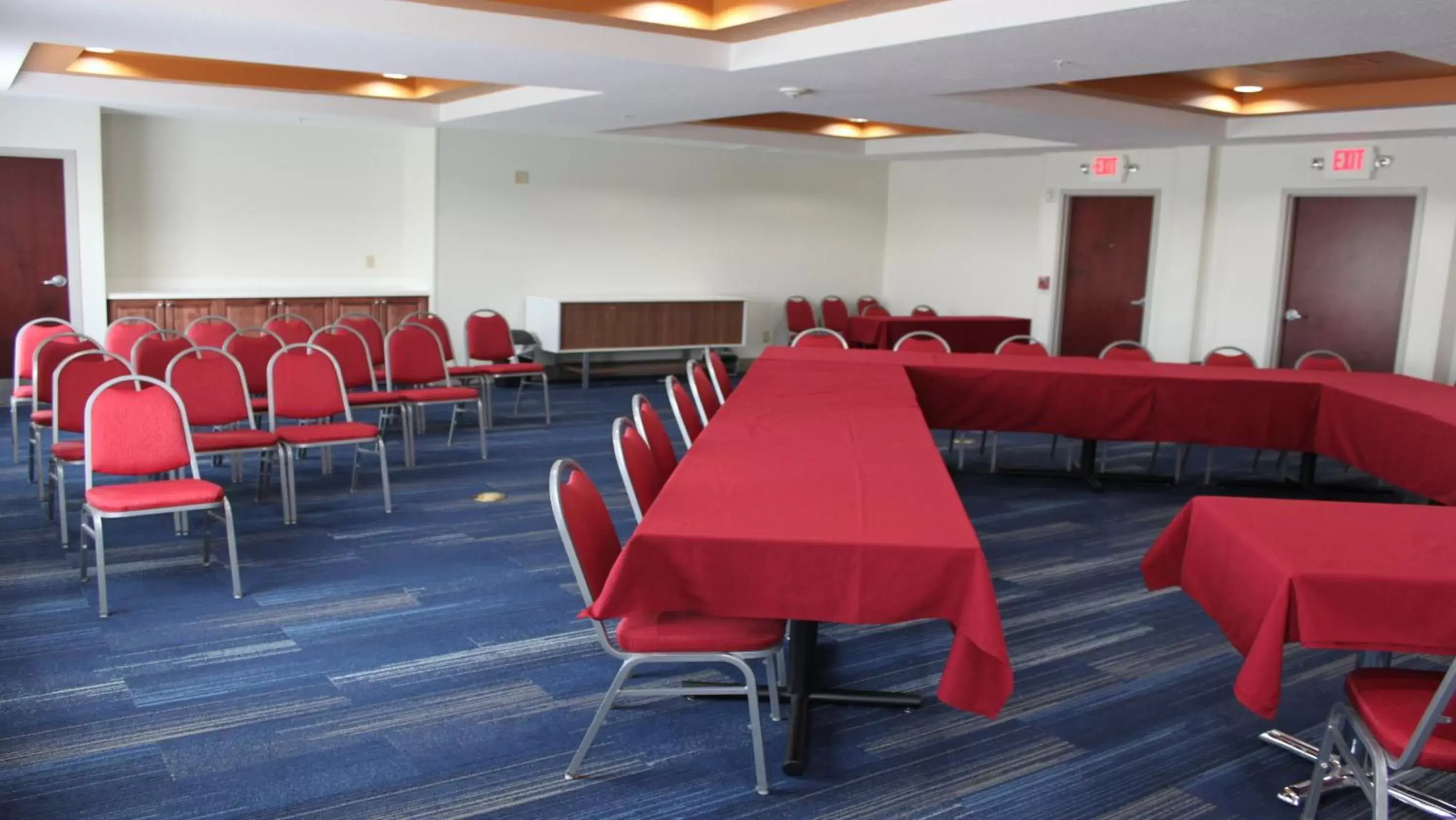 Meeting/conference room in Holiday Inn Express Orlando - South Davenport, an IHG Hotel