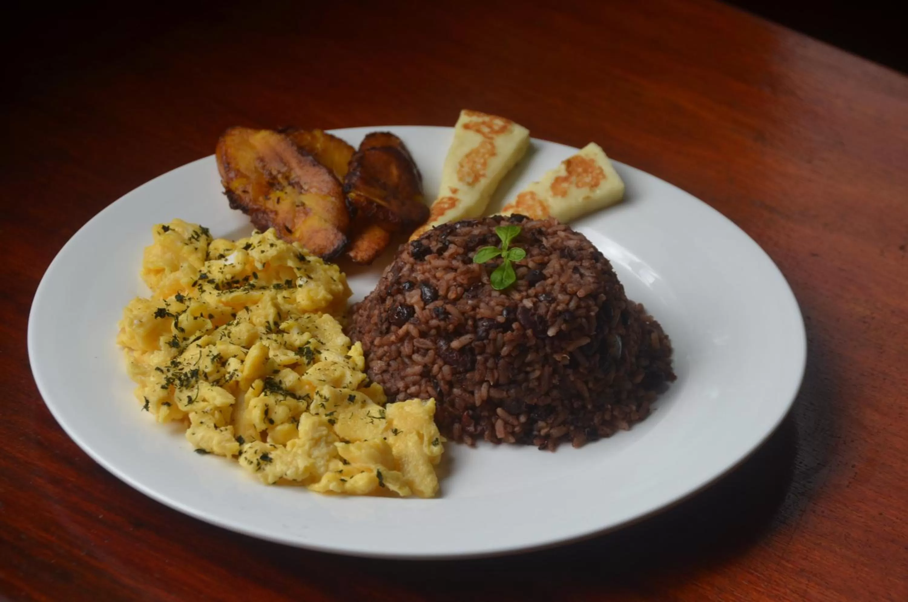 Restaurant/places to eat in El Pacifico Hotel