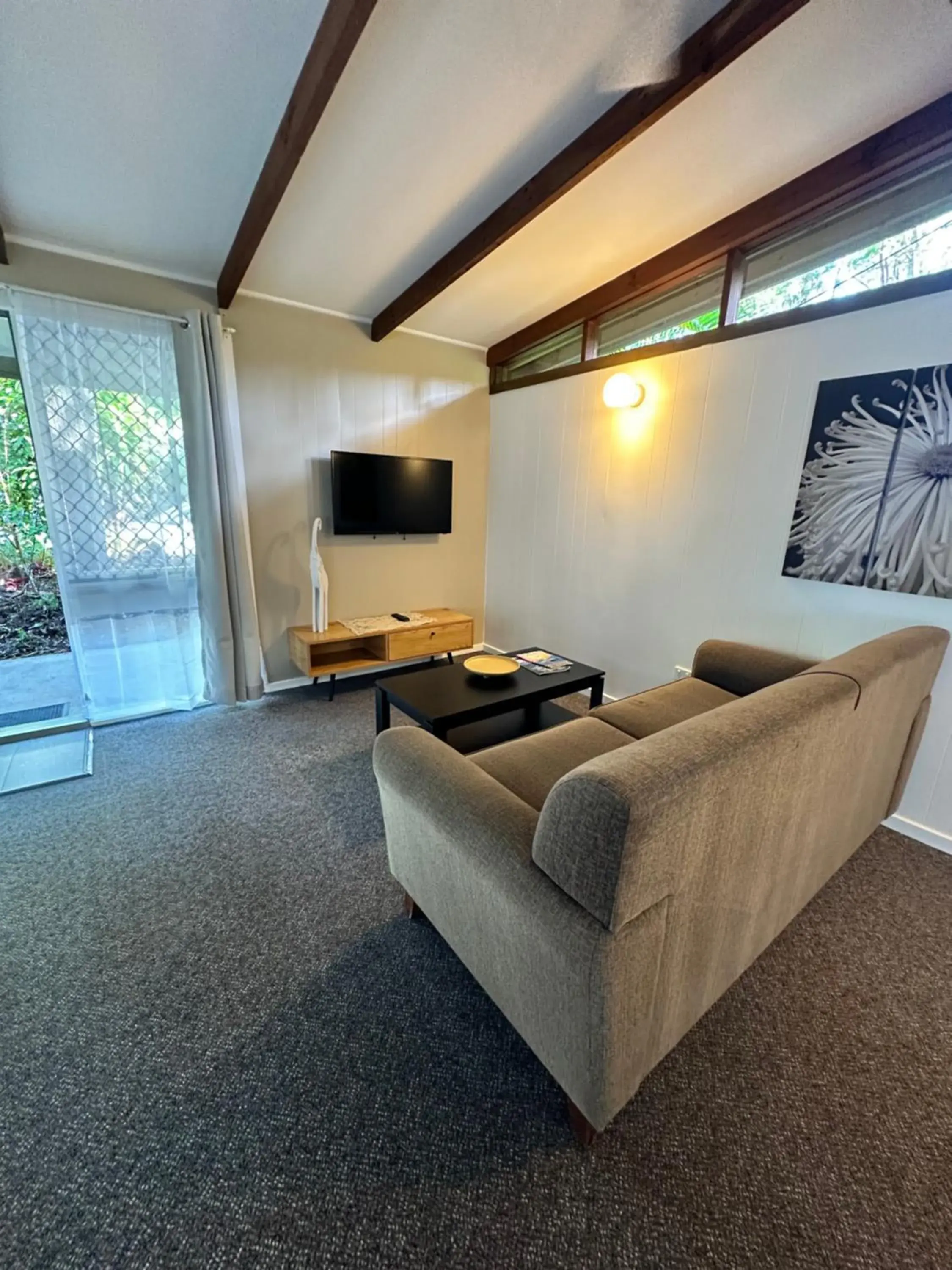 Living room, Seating Area in Colonial Village Resort