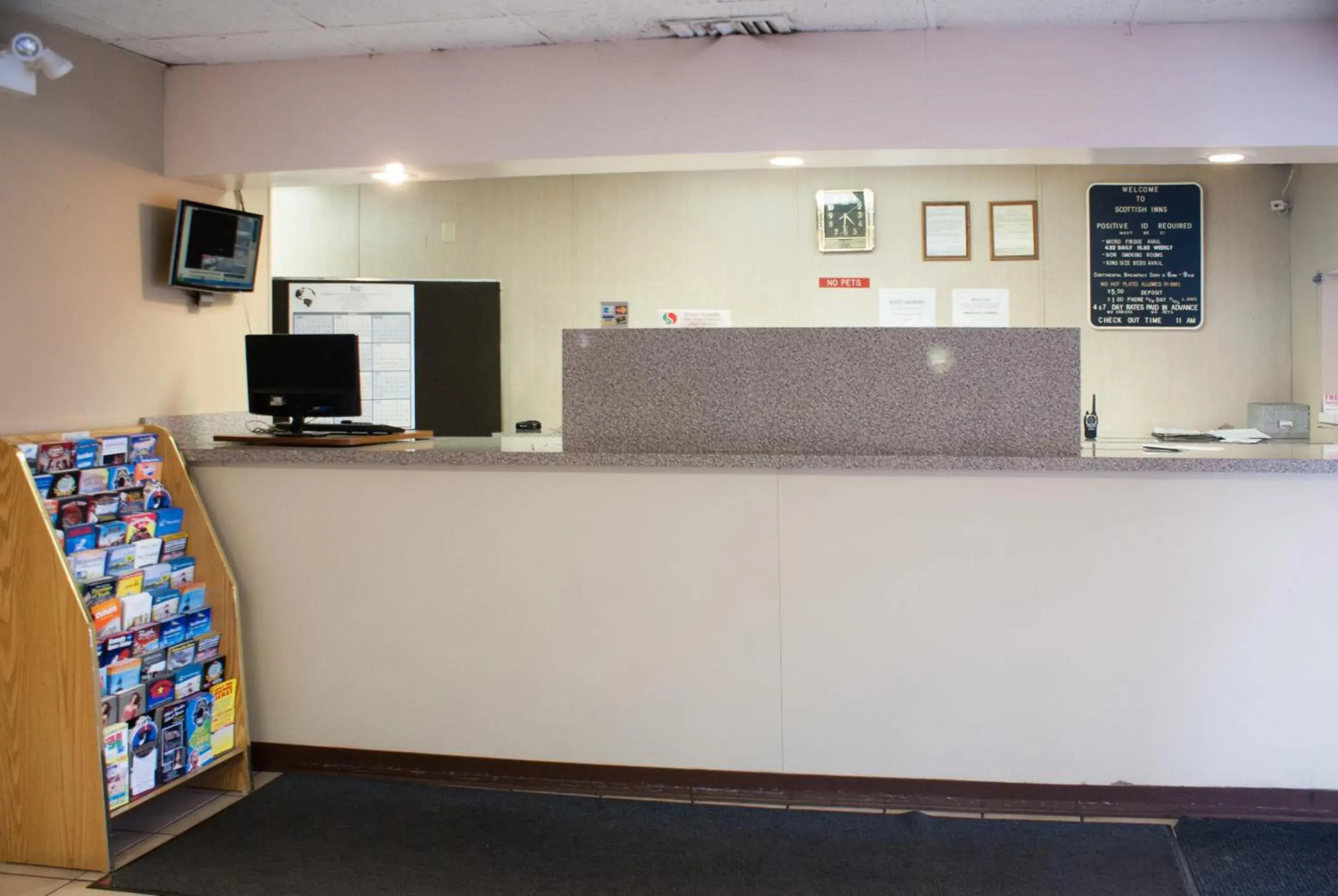 Lounge or bar in Scottish Inn Downtown Jacksonville Lounge or bar in Scottish Inn Downtown Jacksonville