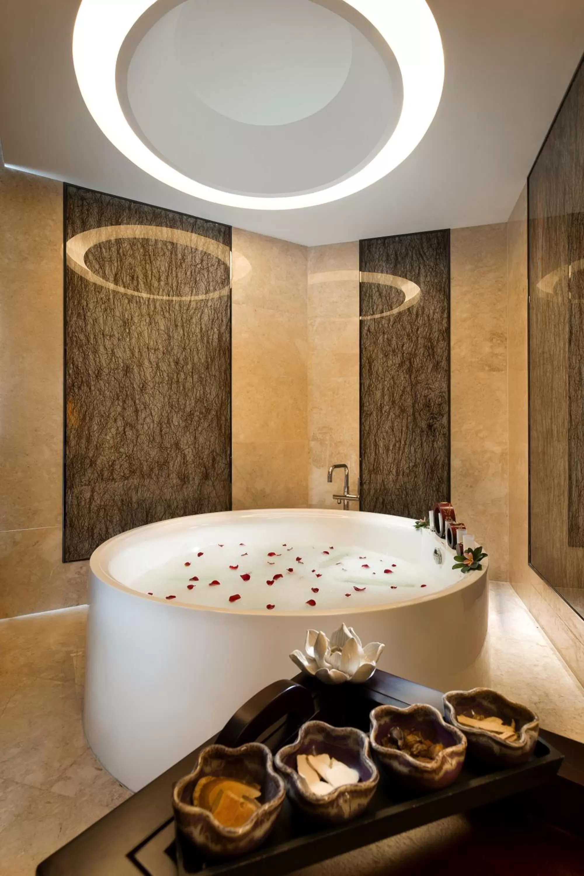 Spa and wellness centre/facilities in Crowne Plaza Sanya City Center by IHG