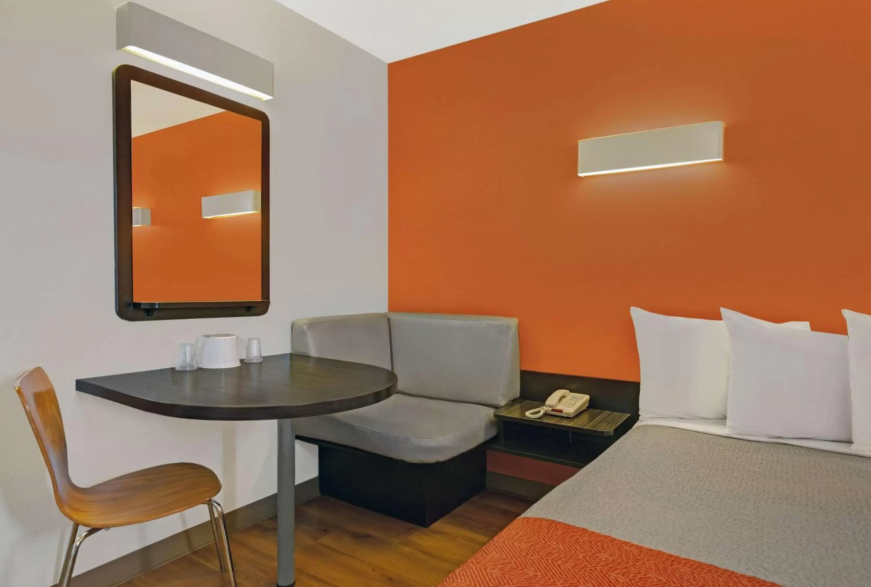 Bedroom, Seating Area in Motel 6-San Jose, CA - Airport