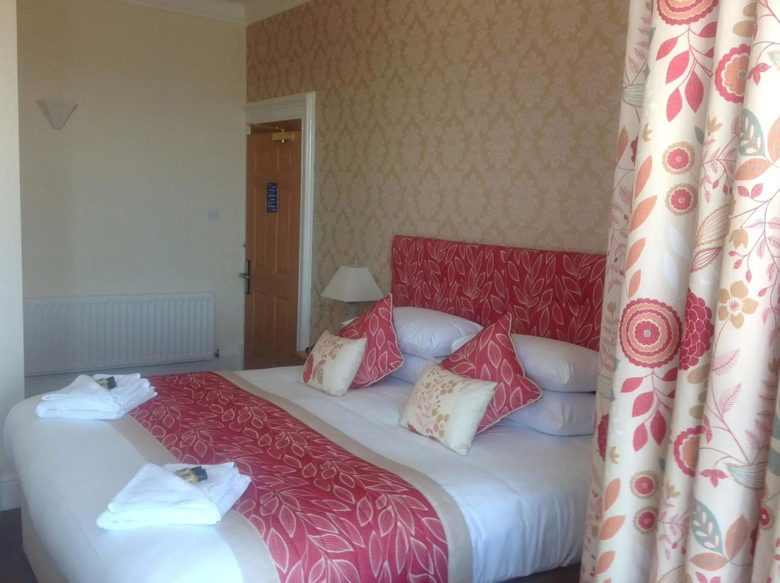 Large Double Room in Craignelder Hotel