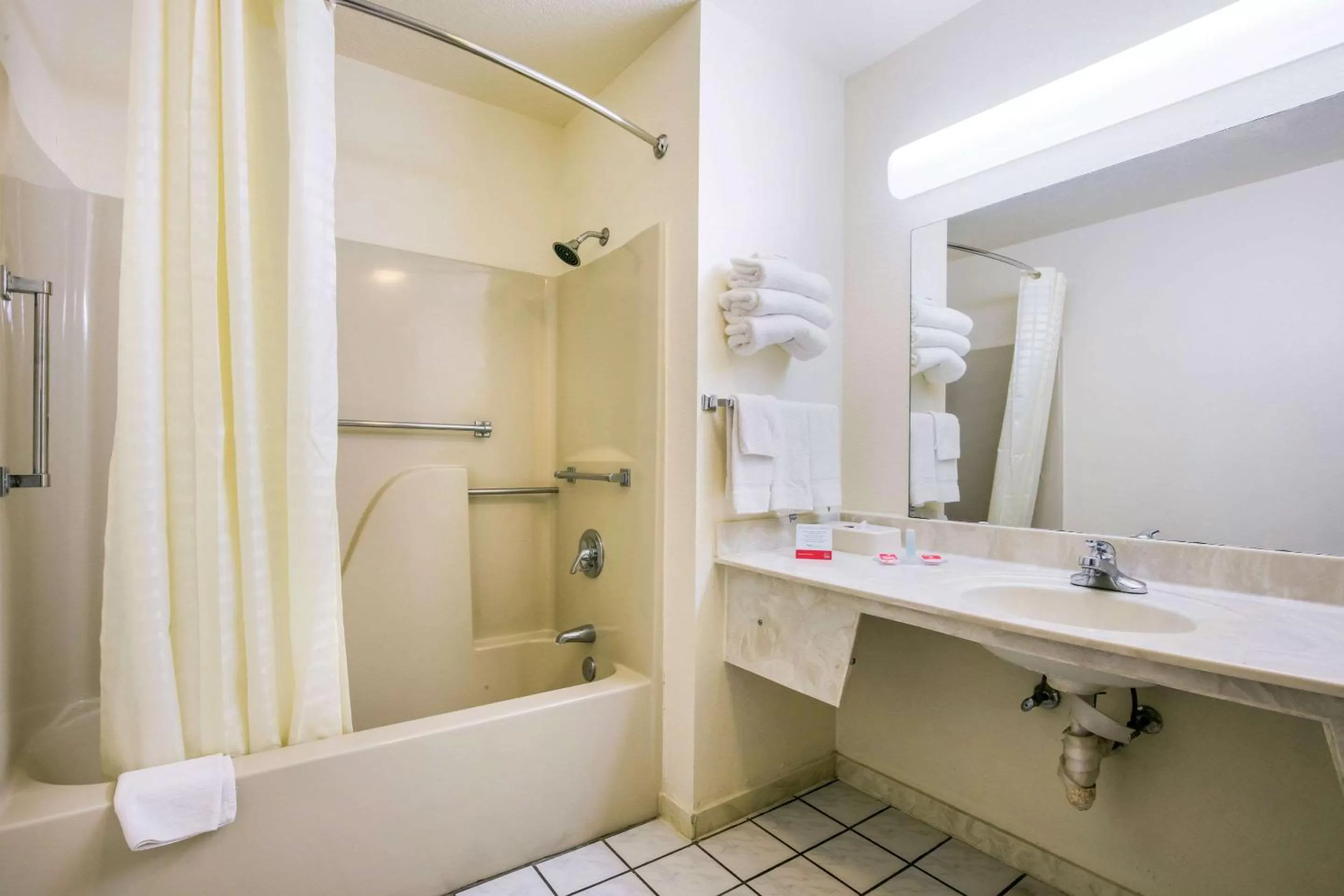 Bedroom in Econo Lodge & Suites Brinkley