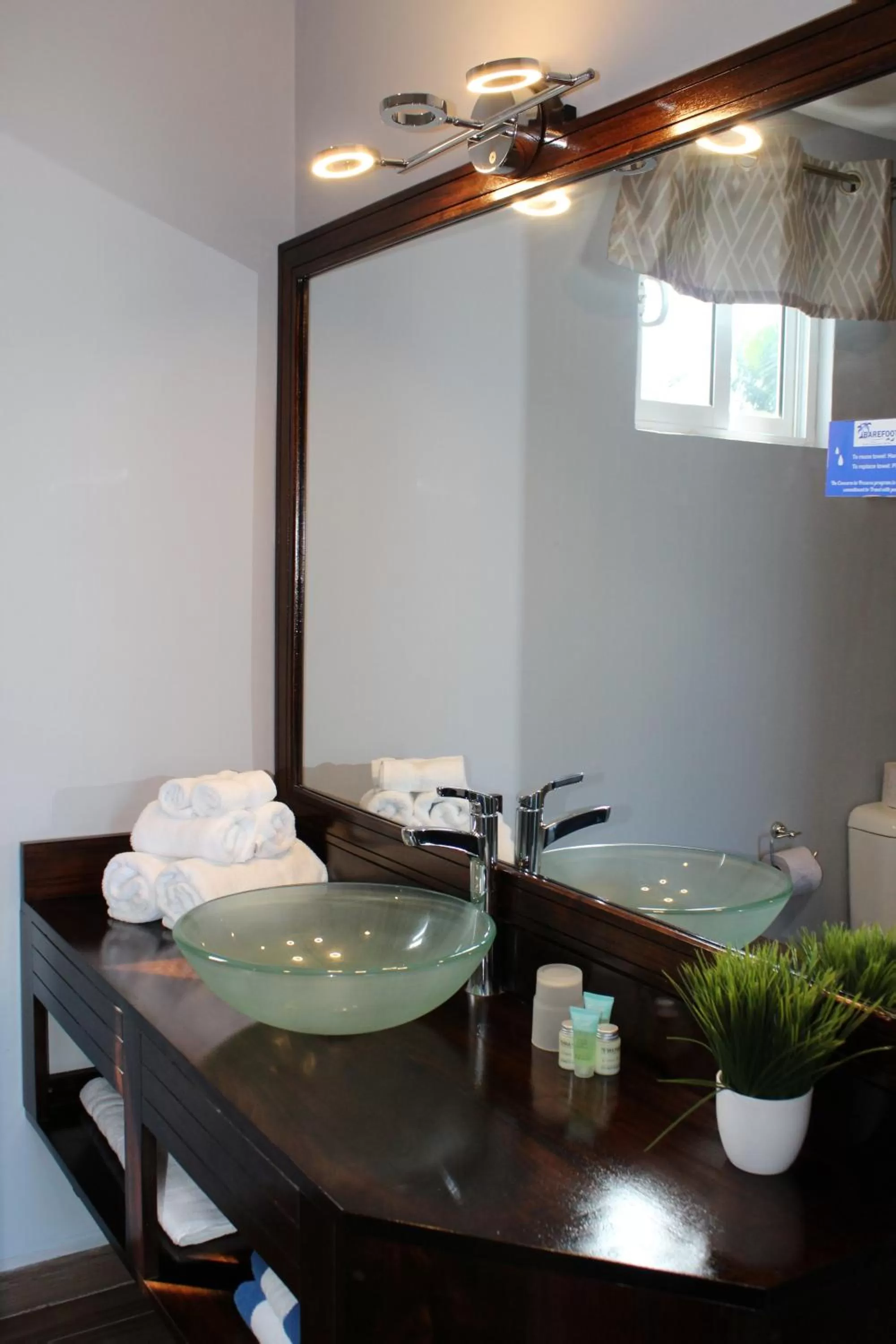 Bathroom in Barefoot Caye Caulker Hotel