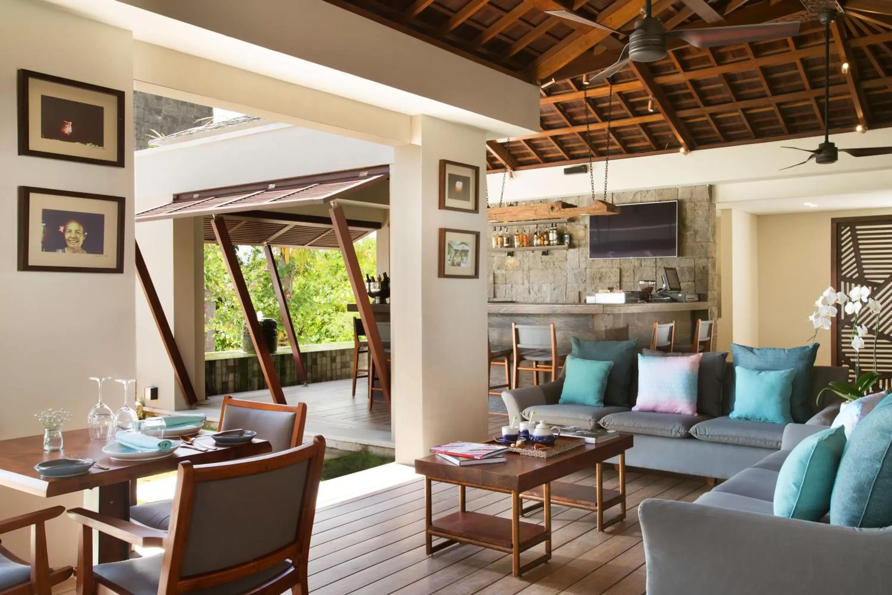 Restaurant/places to eat in The Tamarind Resort - Nusa Lembongan