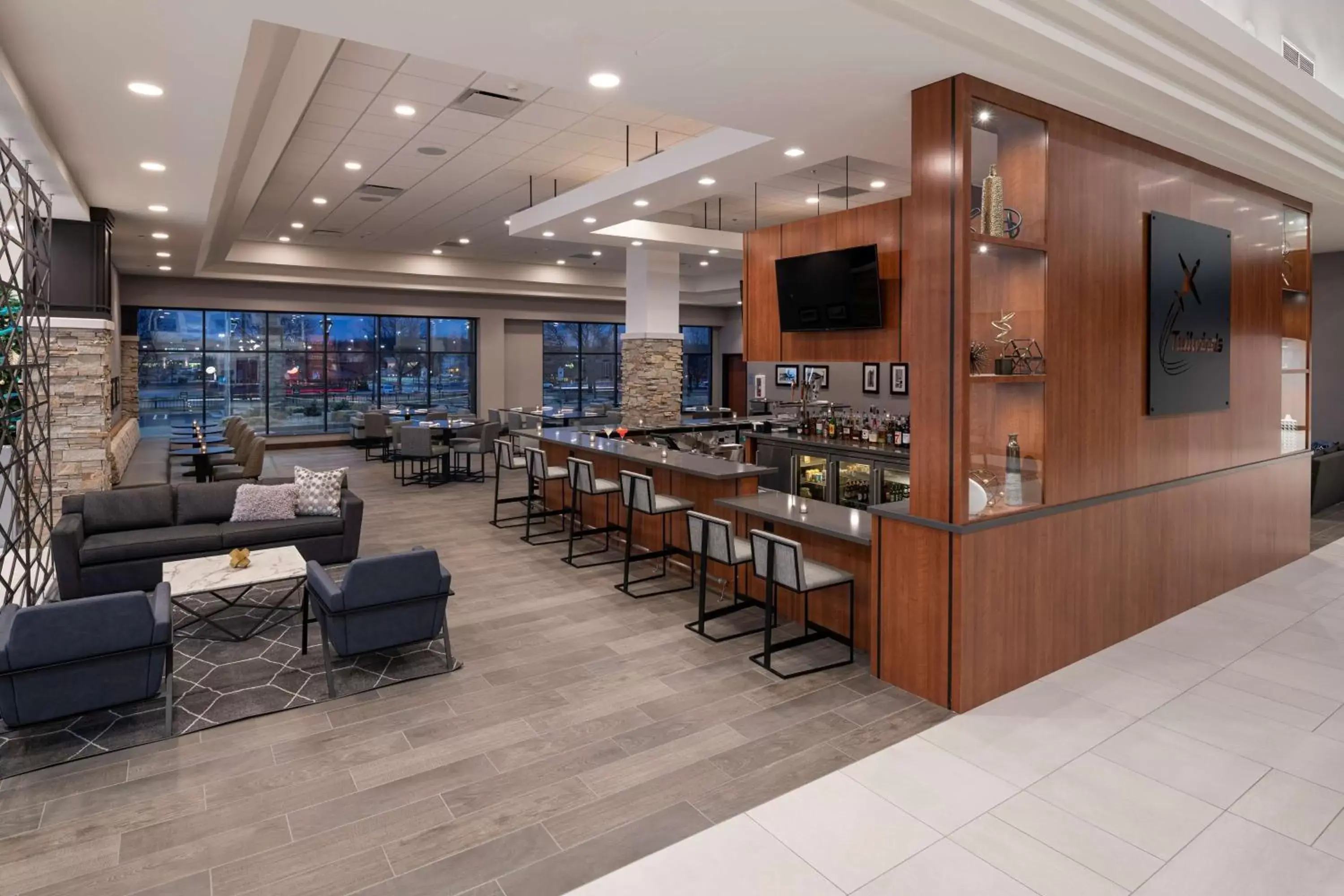 Lounge or bar in Doubletree By Hilton Madison East