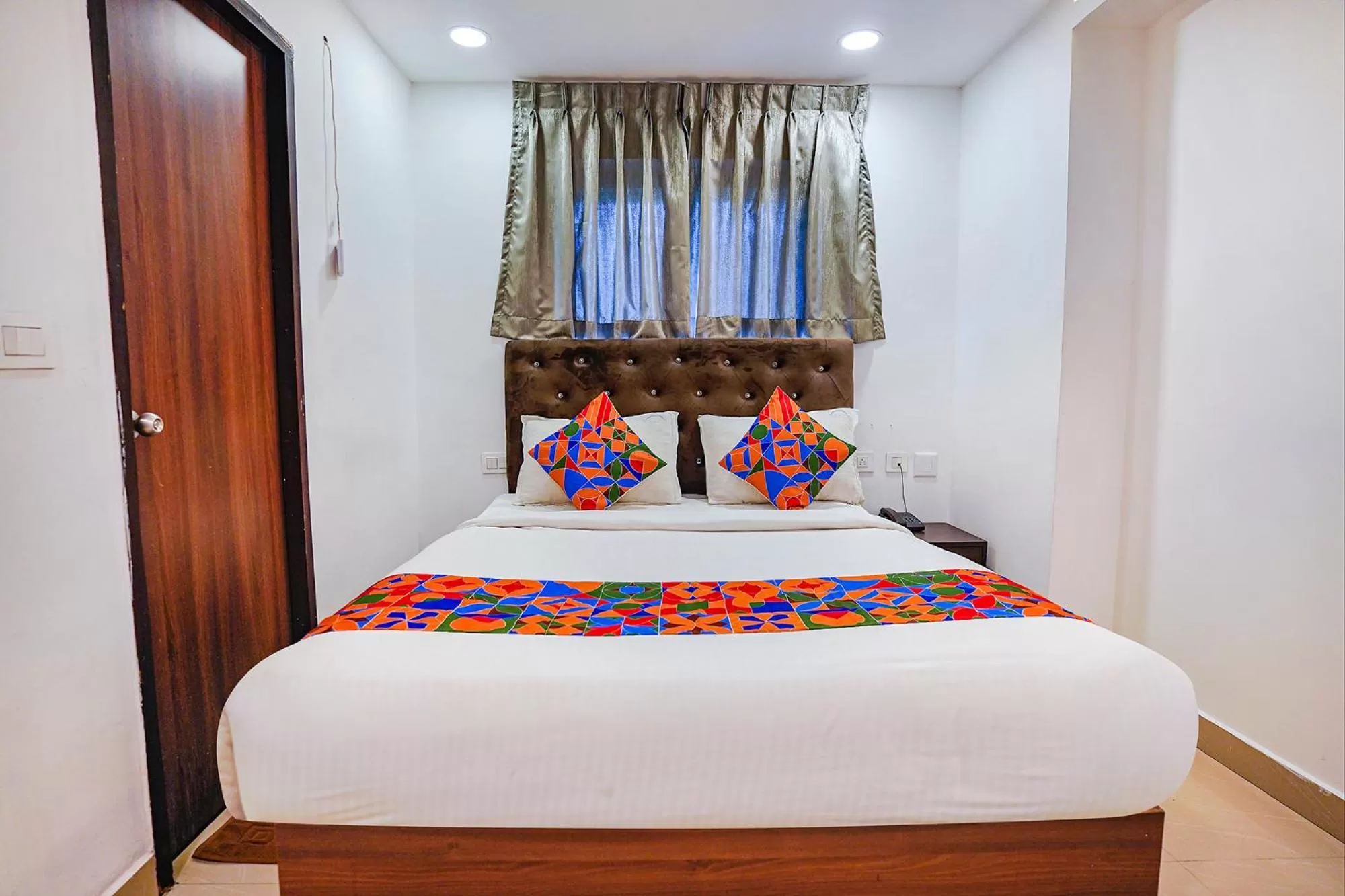 Bed in FabHotel Earth