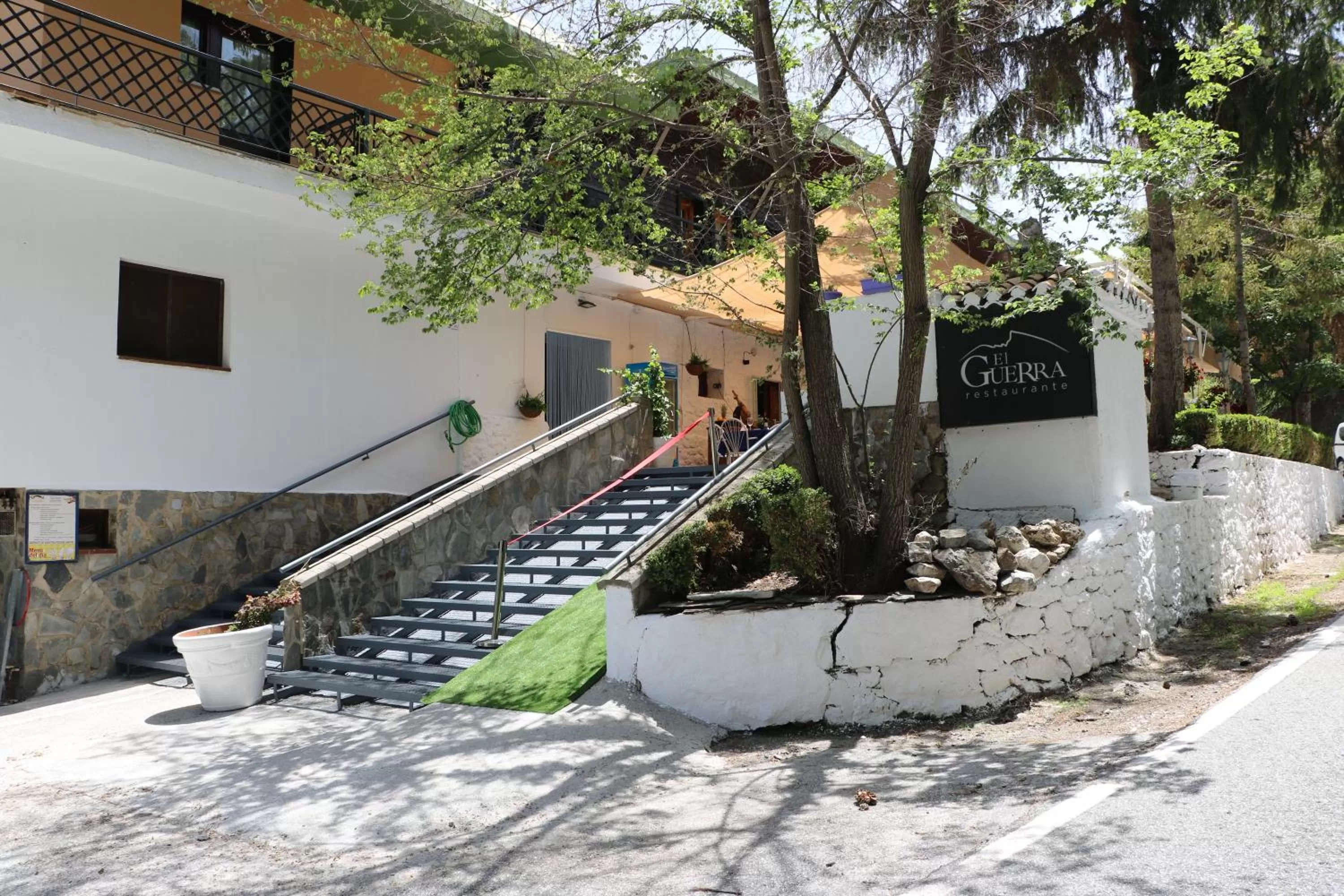 Property building in Hotel El Guerra