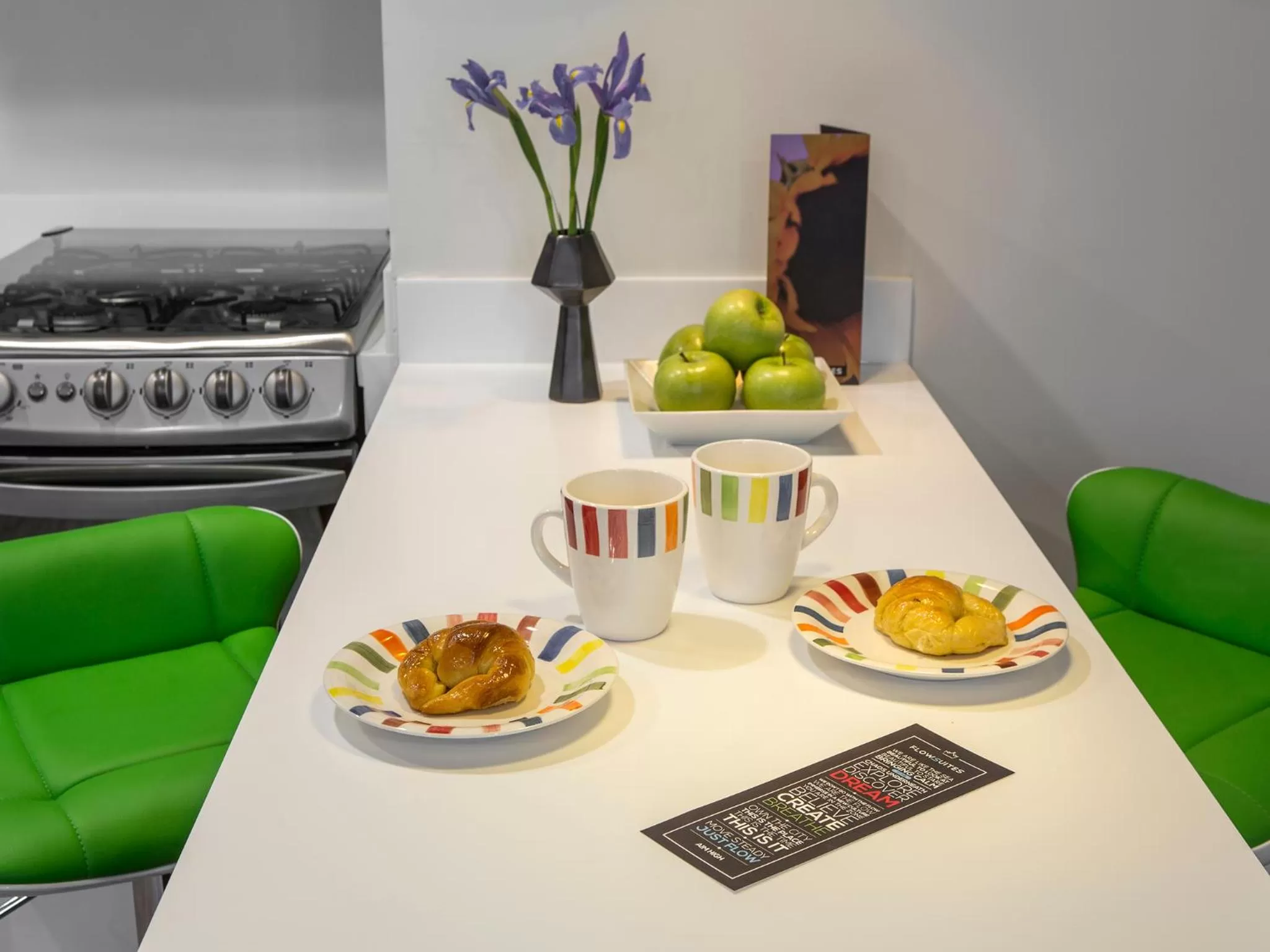 Kitchen or kitchenette in FlowSuites WTC