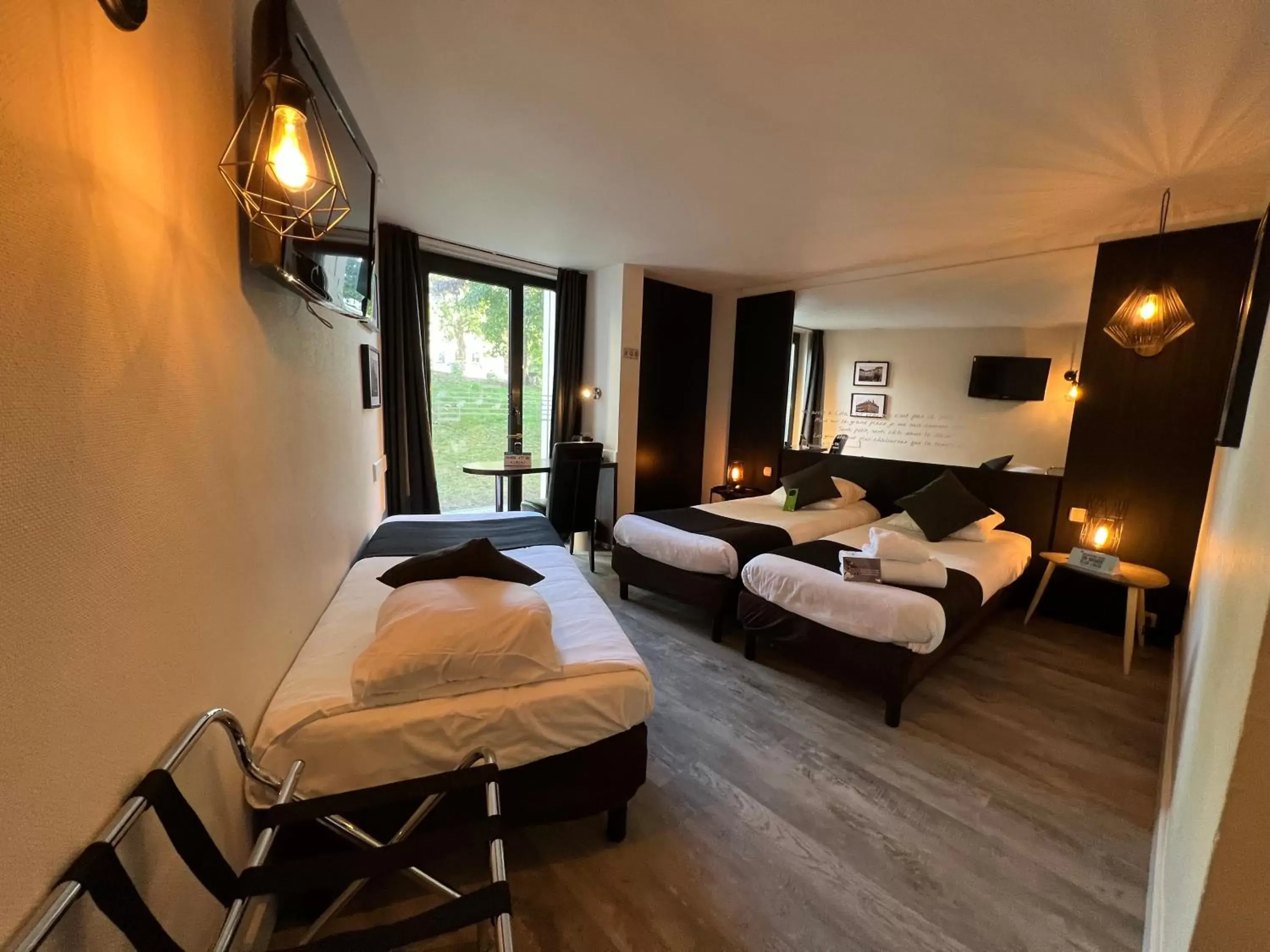 Quadruple Room with Garden View in Logis Hôtel Des Acacias Lille Neuville en Ferrain, Restaurant l'Acacias Gourmand Quadruple Room with Garden View in Logis Hôtel Des Acacias Lille Neuville en Ferrain, Restaurant l'Acacias Gourmand