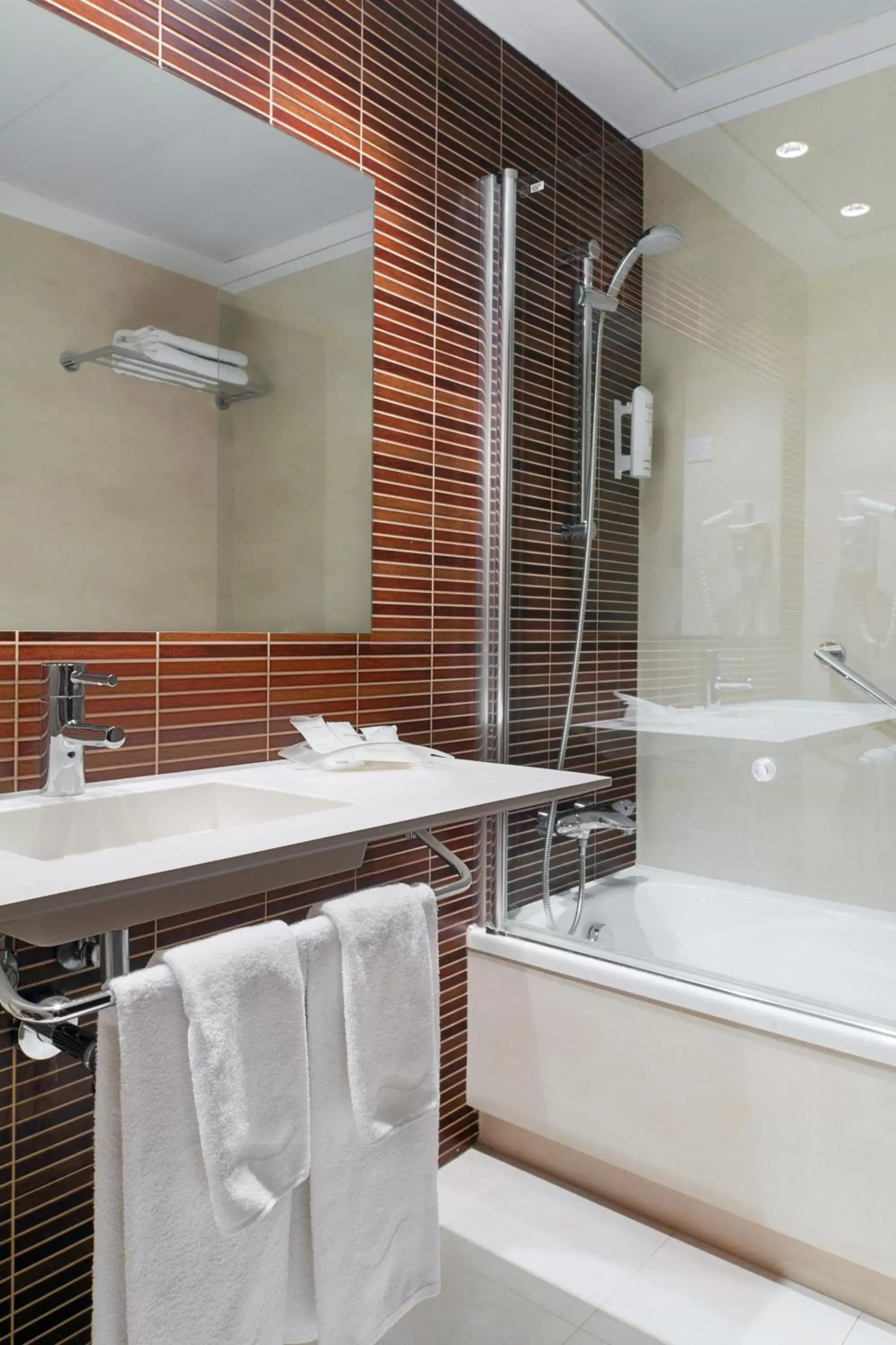 Shower, Bathroom in Port Elche