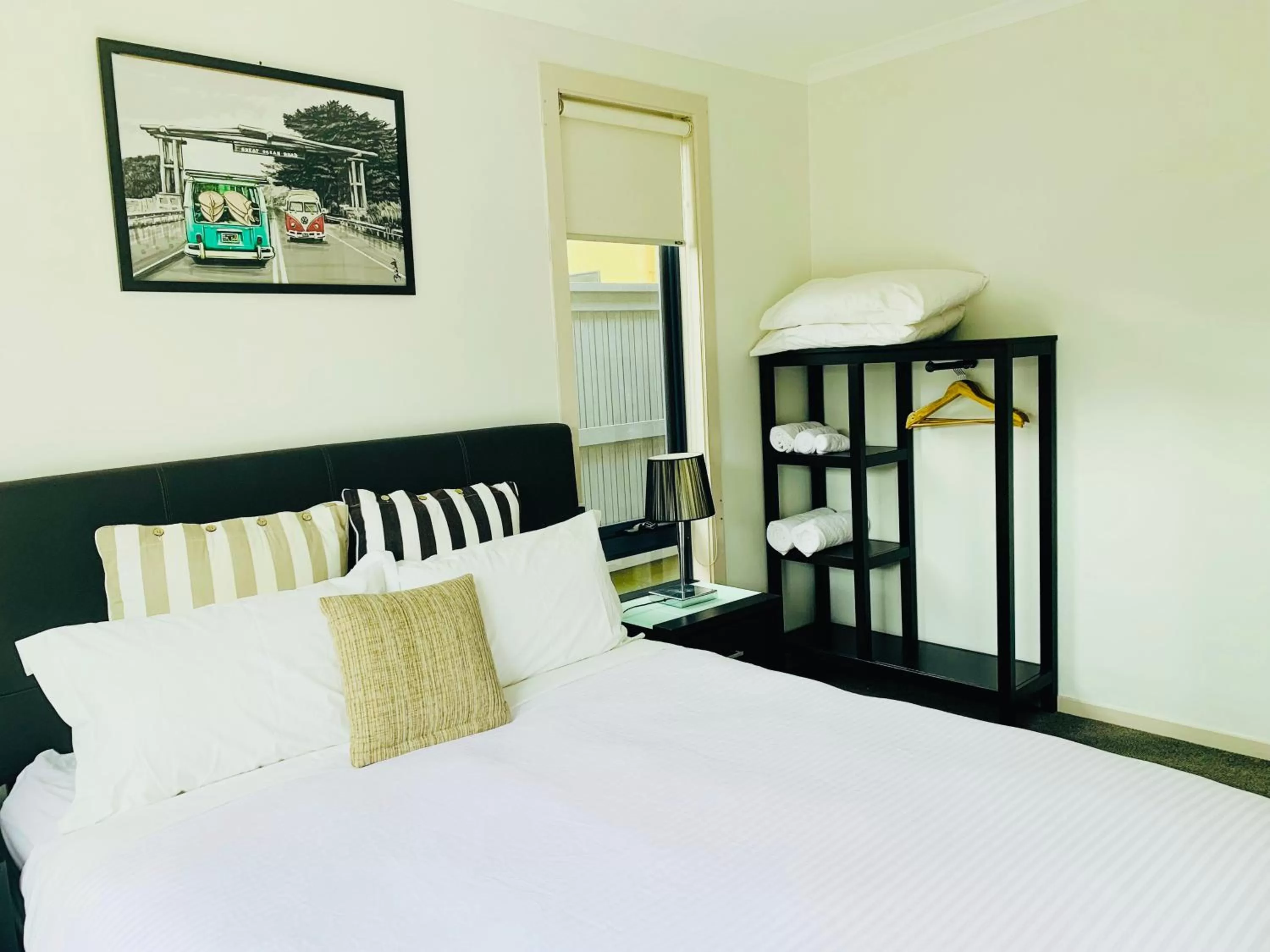 Bed in Sandpiper Motel Apollo Bay