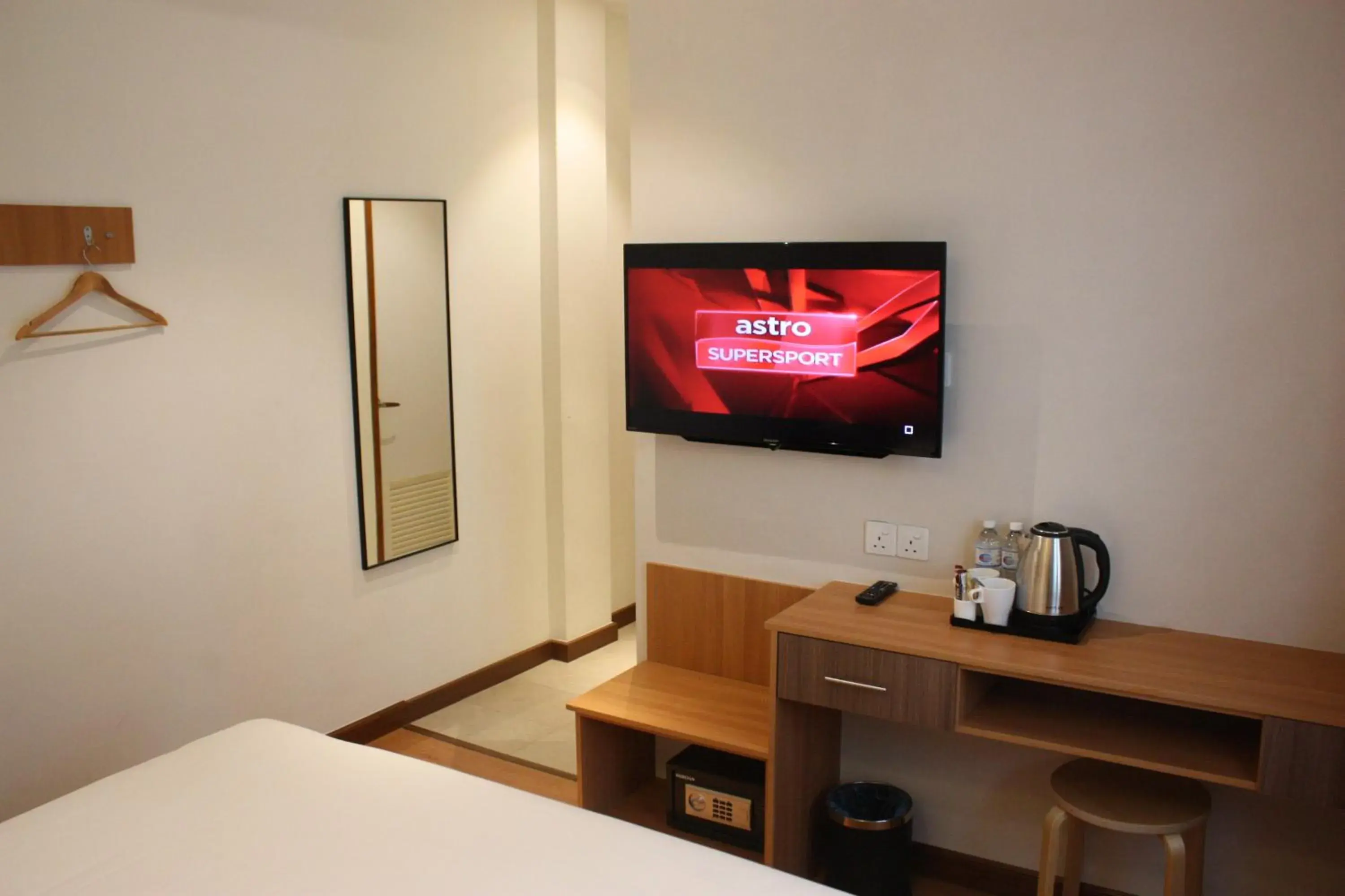 TV/Entertainment Center in Ahyu Hotel