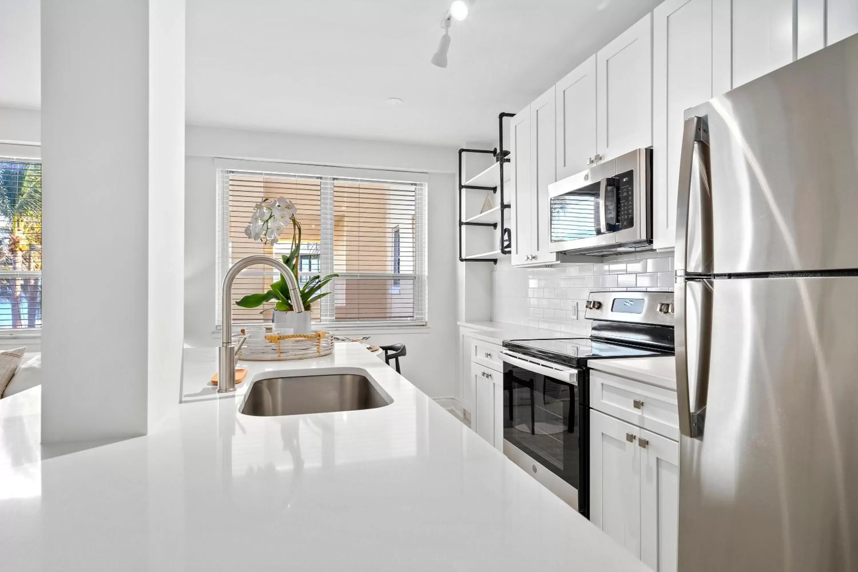 Kitchen/Kitchenette in The Ambassador Hotel