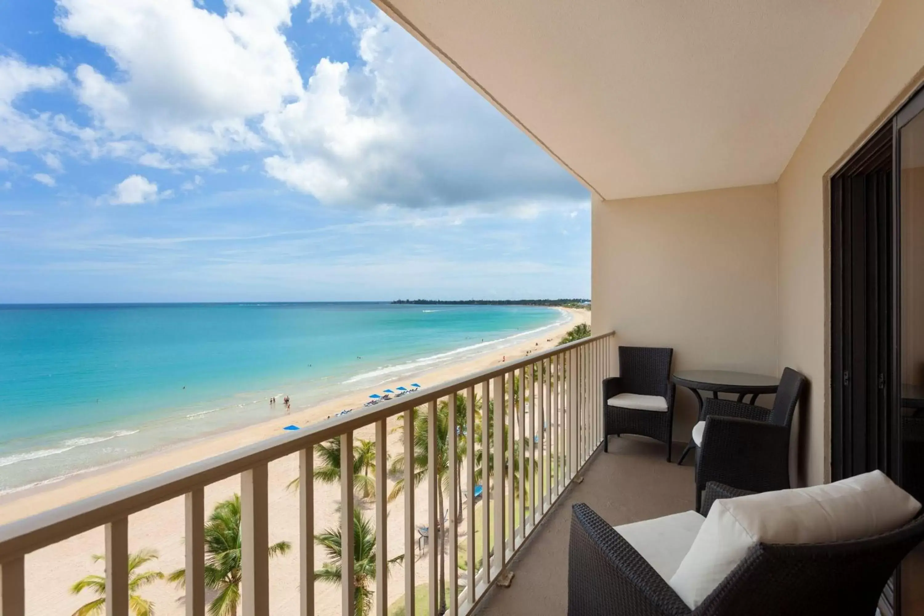 Bedroom, Sea View in Courtyard by Marriott Isla Verde Beach Resort