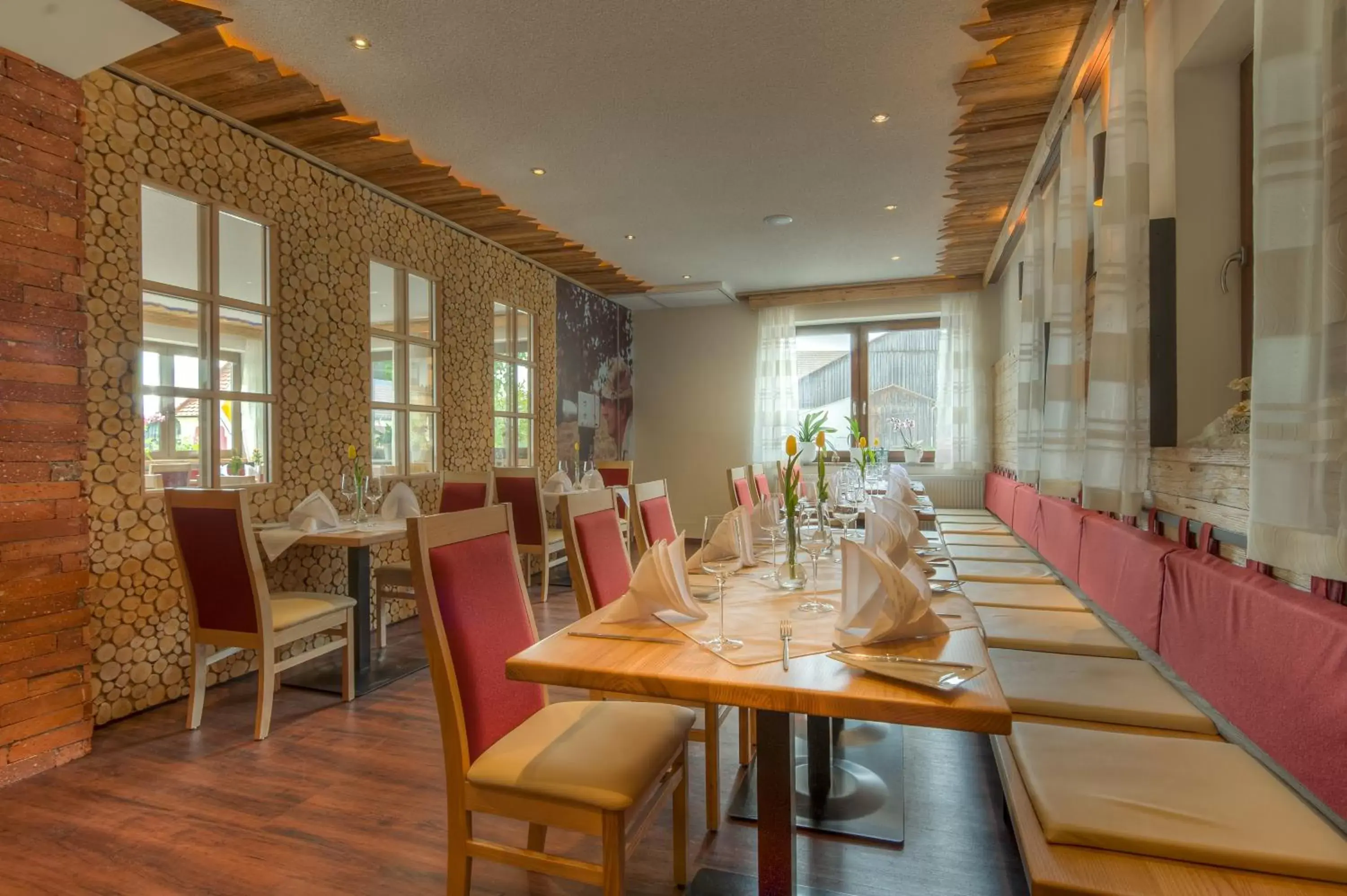 Restaurant/Places to Eat in Landhotel Zum Goldenen Kreuz
