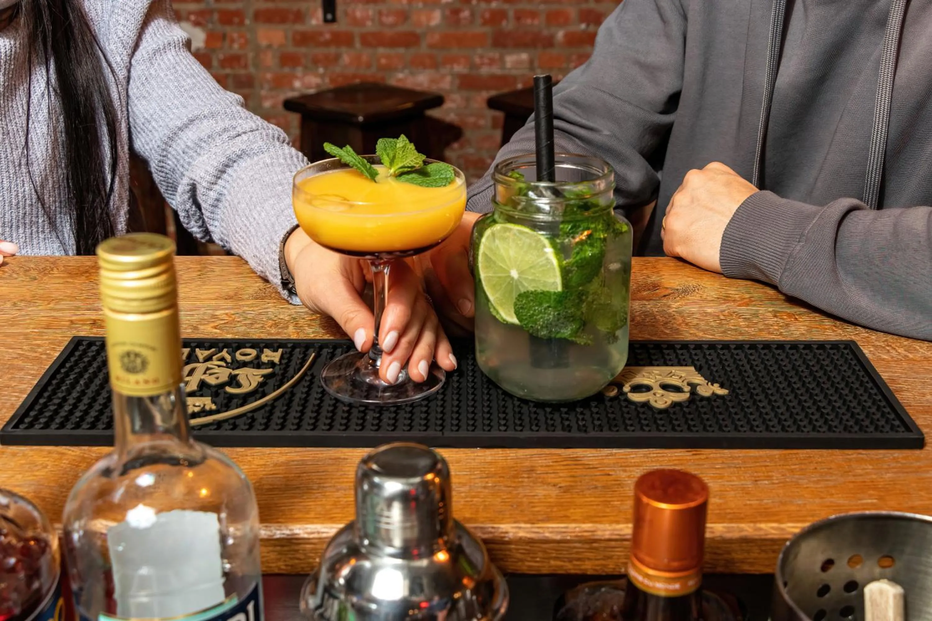 Lounge or bar in MEININGER Hotels Bruxelles City Center