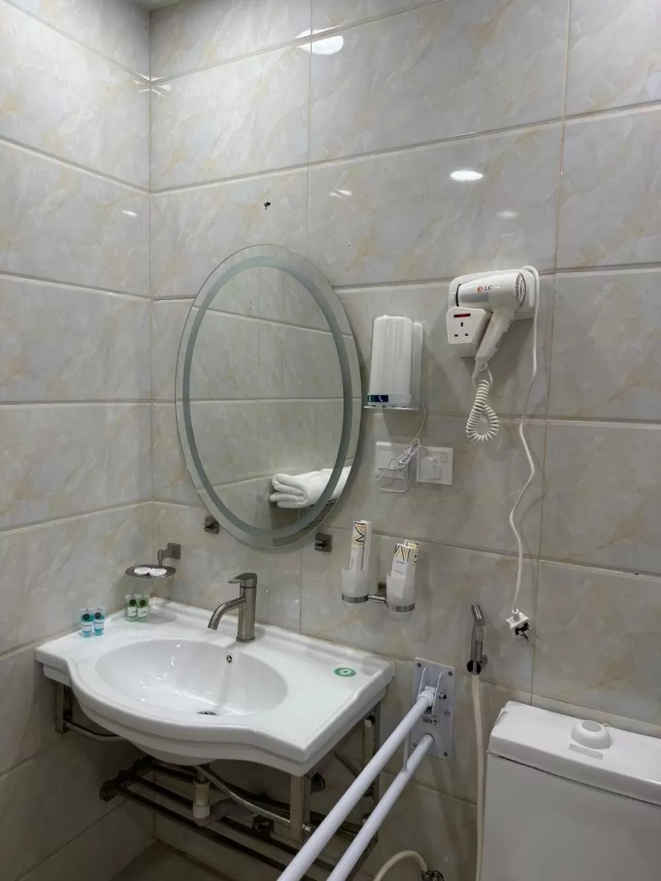 Toilet in Taj Aleiman Hotel 