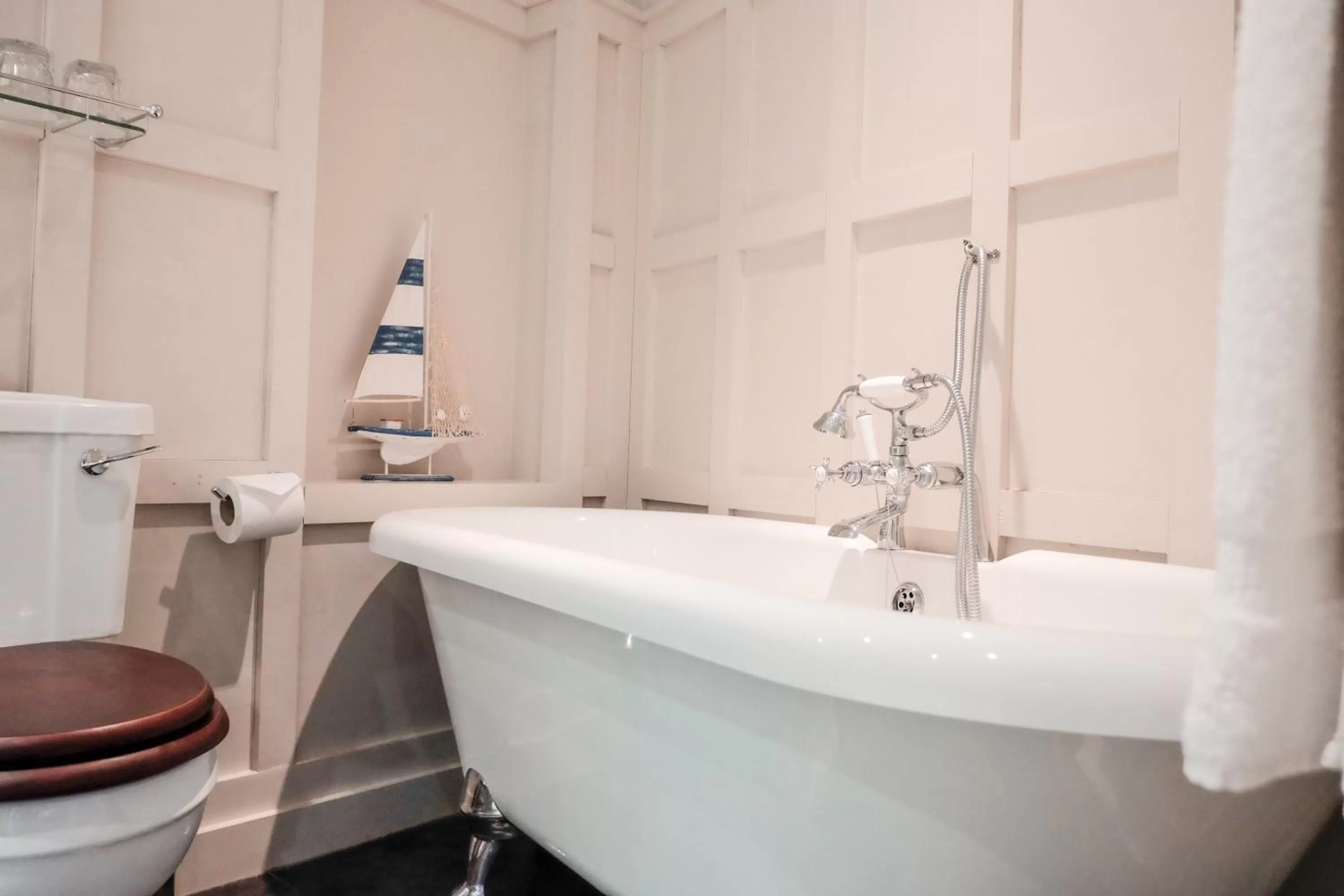 Bathroom in Swan Hotel