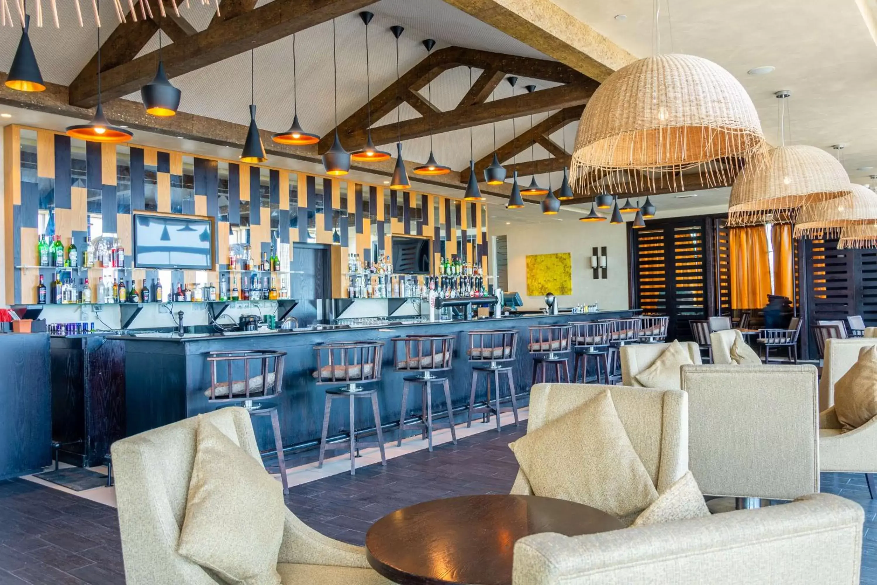 Lounge or bar, Restaurant/Places to Eat in Radisson Blu Hotel Sohar