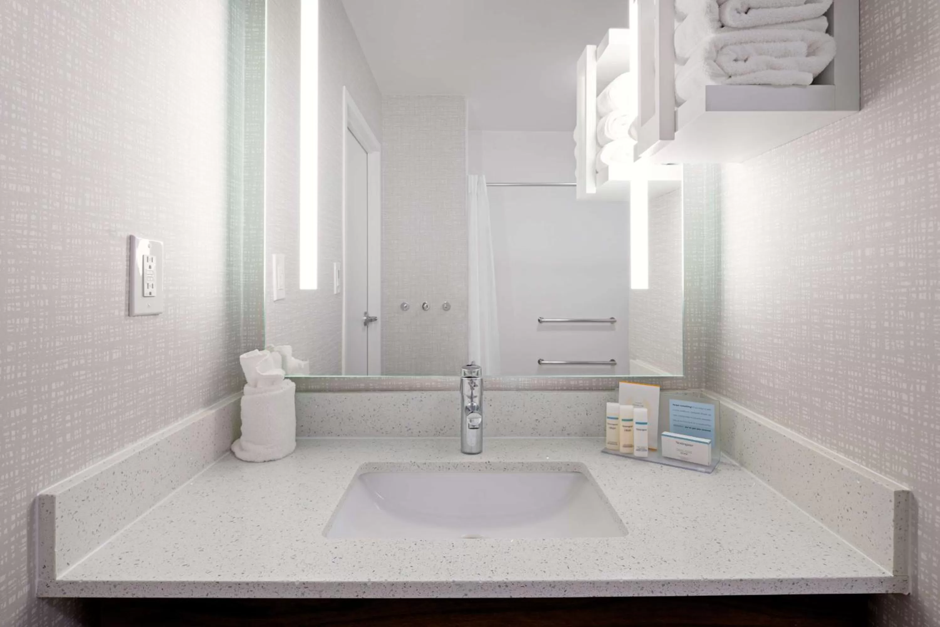 Bathroom in Hampton Inn Richmond/Midlothian Turnpike