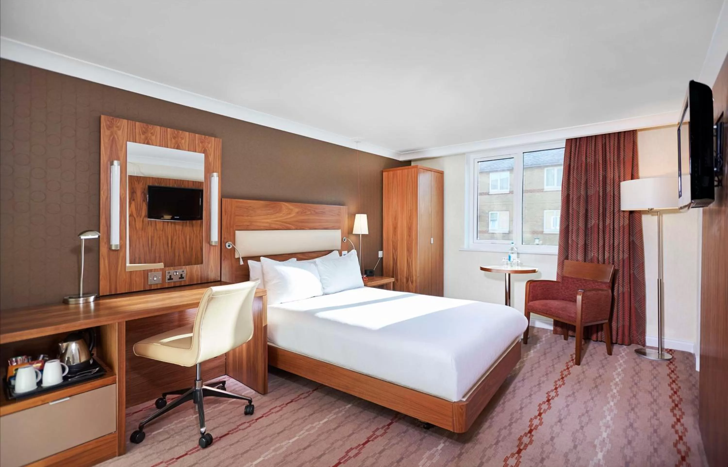 Bed in DoubleTree by Hilton Bristol North