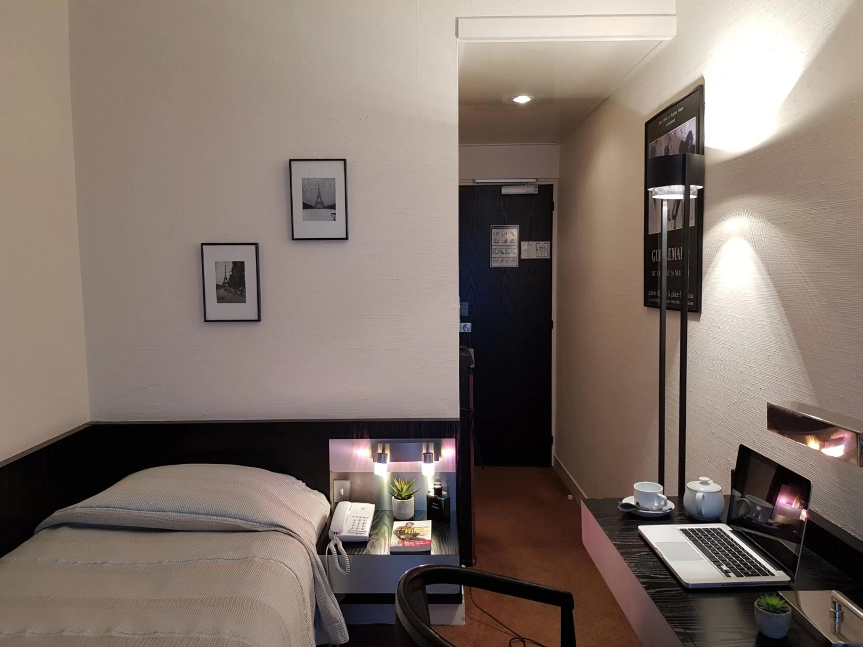 Photo of the whole room, Bed in HOTEL ALISON