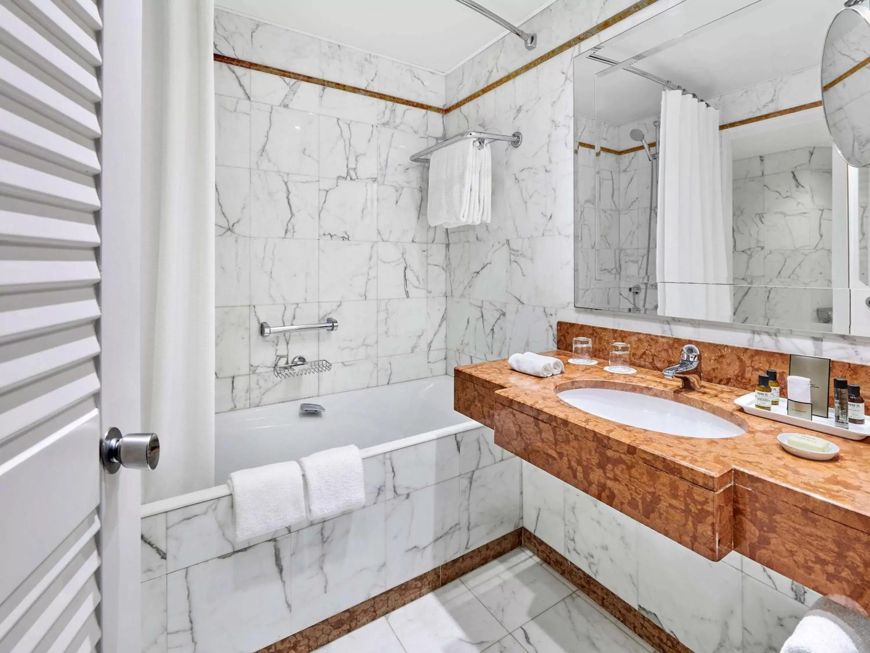 Bathroom in Fairmont Monte Carlo