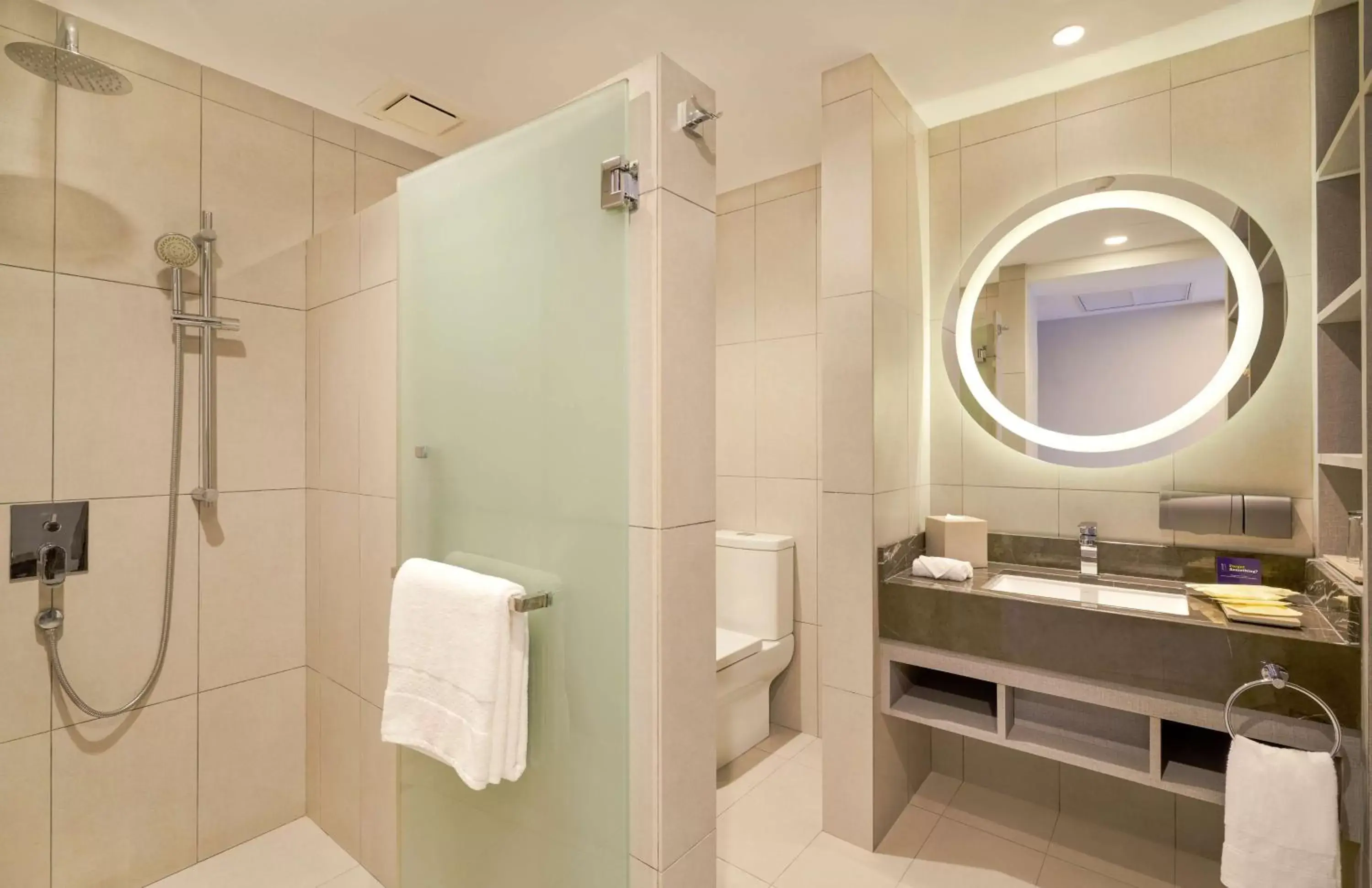 Bathroom in DoubleTree by Hilton Damai Laut