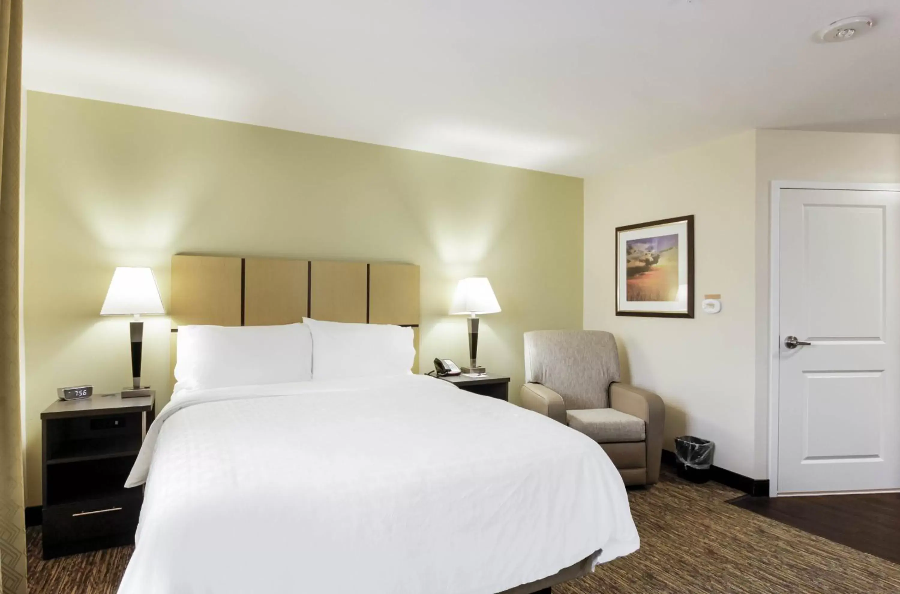 Bedroom, Bed in Candlewood Suites - Brighton, an IHG Hotel