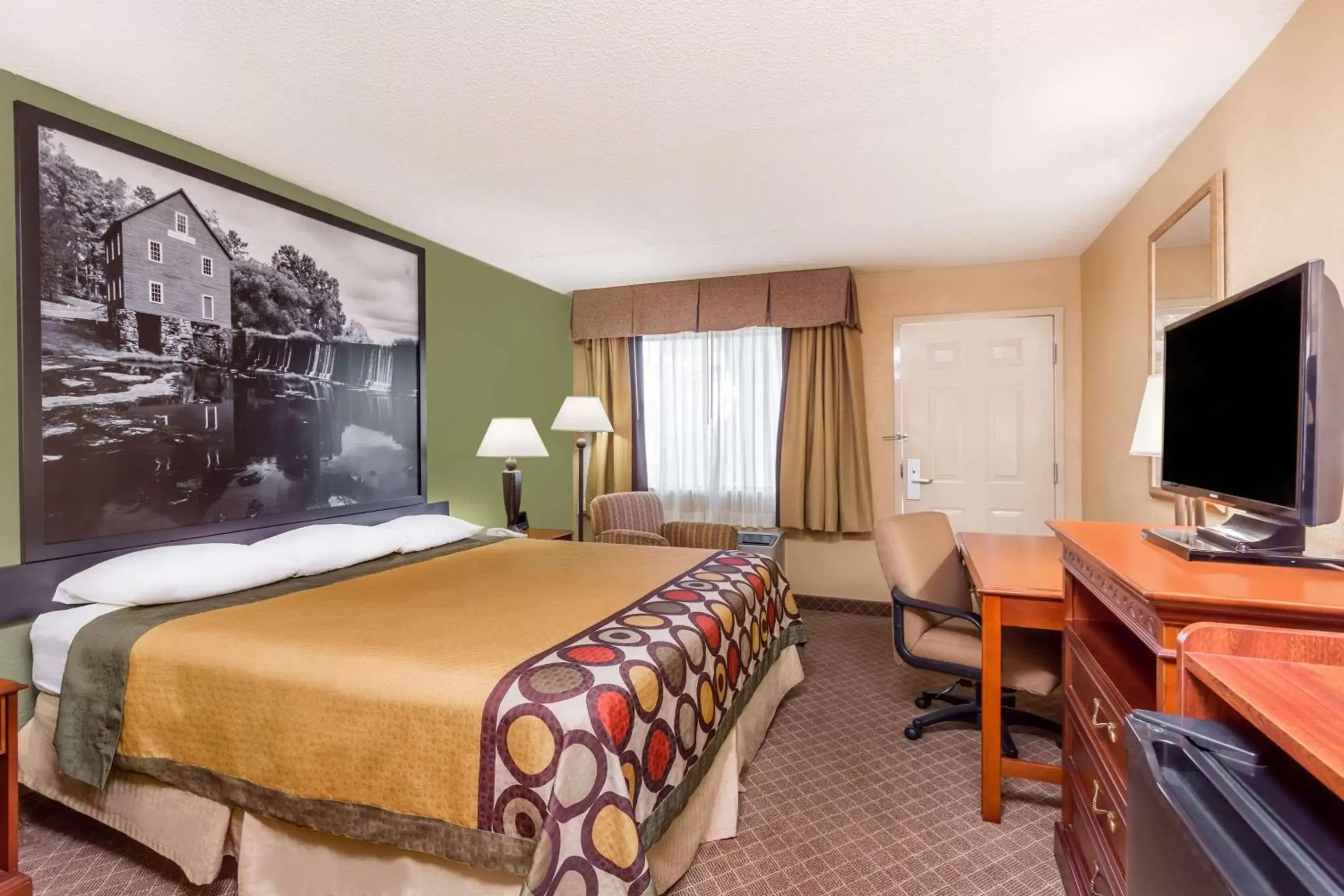 Photo of the whole room in Super 8 by Wyndham Macon West
