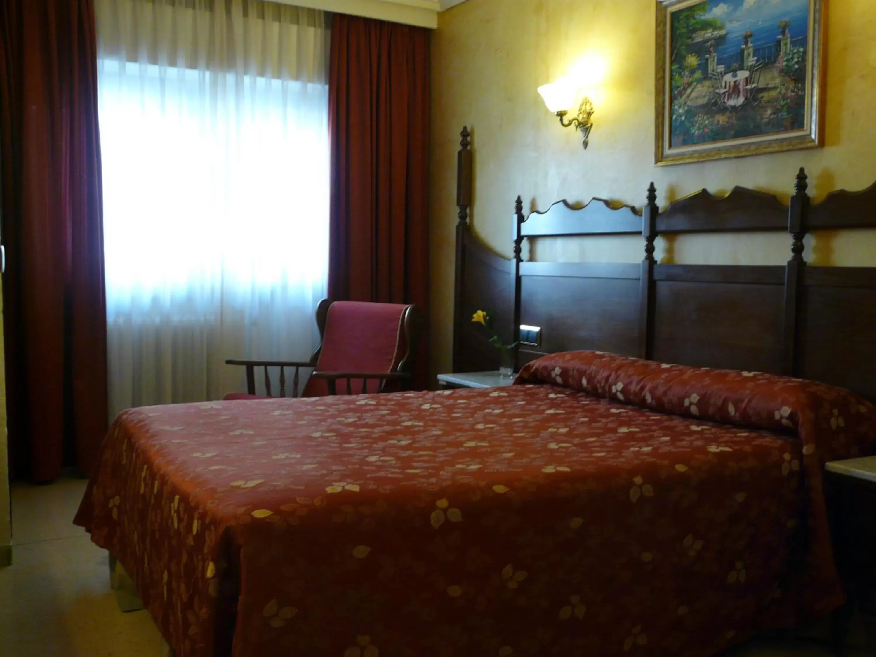 Photo of the whole room, Bed in Hotel Reyes Catolicos