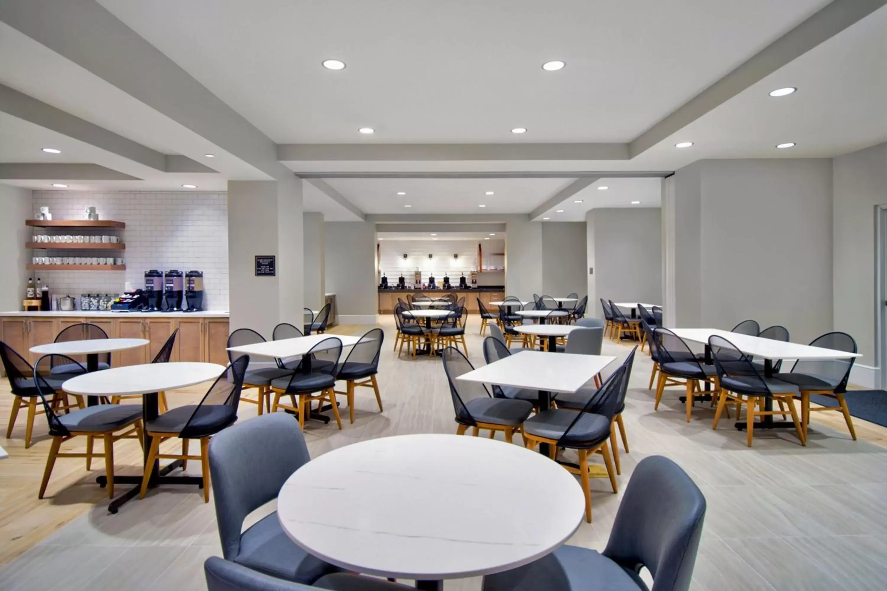 Breakfast, Restaurant/Places to Eat in Residence Inn by Marriott Orlando at FLAMINGO CROSSINGS Town Center