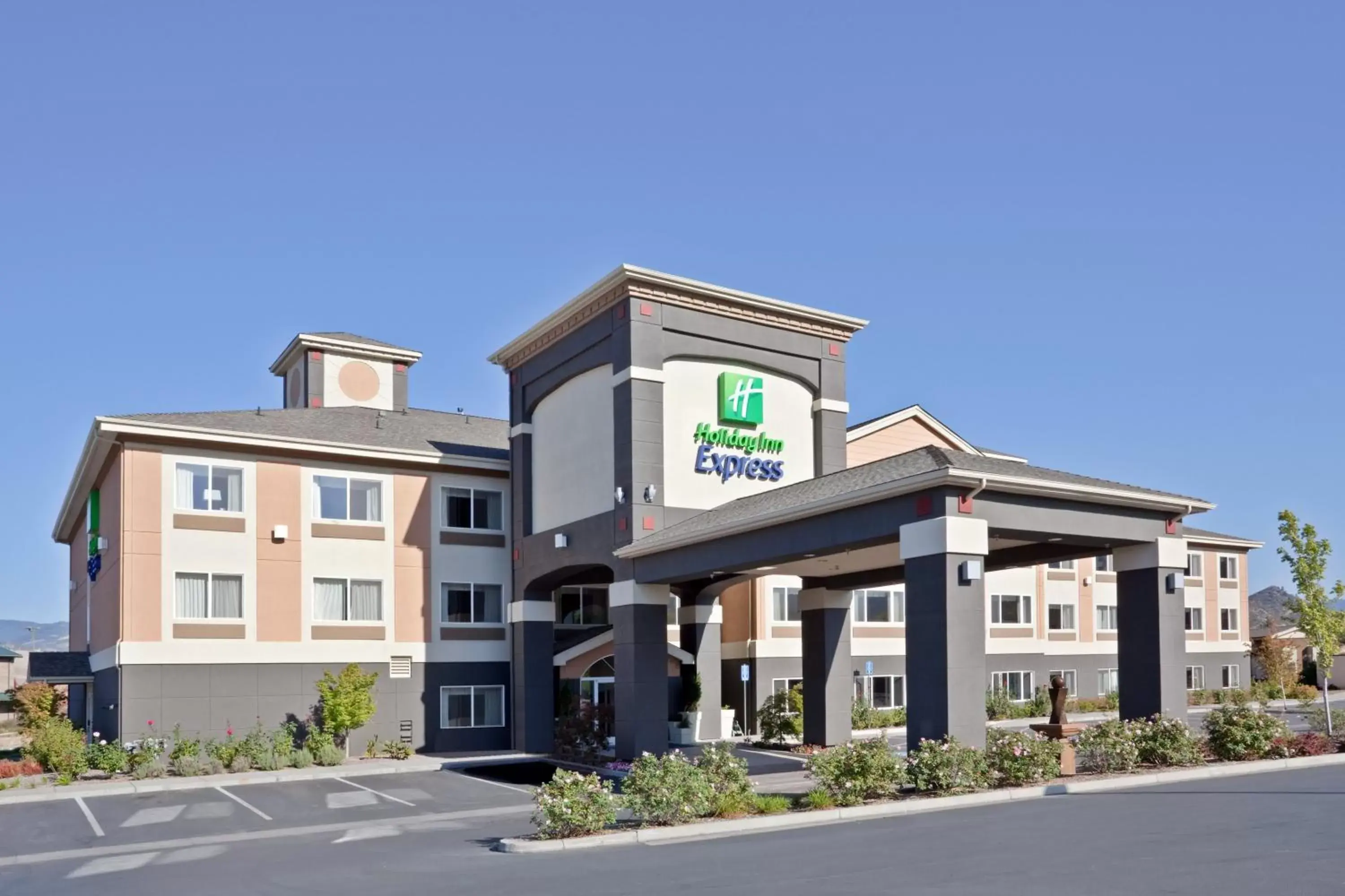 Property Building in Holiday Inn Express Hotel & Suites Ashland, an IHG Hotel