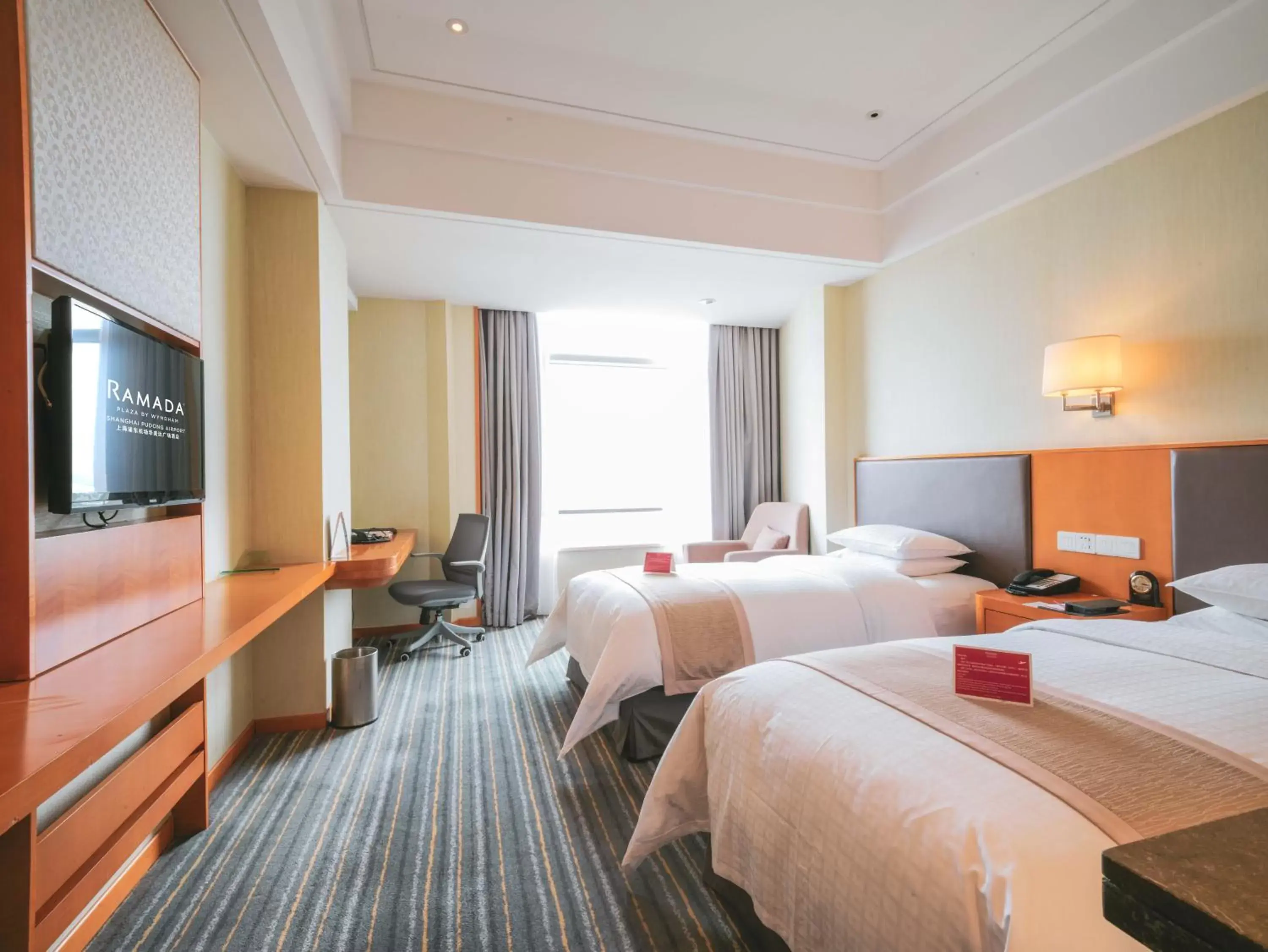 Bed, TV/Entertainment Center in Ramada Plaza Shanghai Pudong Airport - A journey starts at the PVG Airport