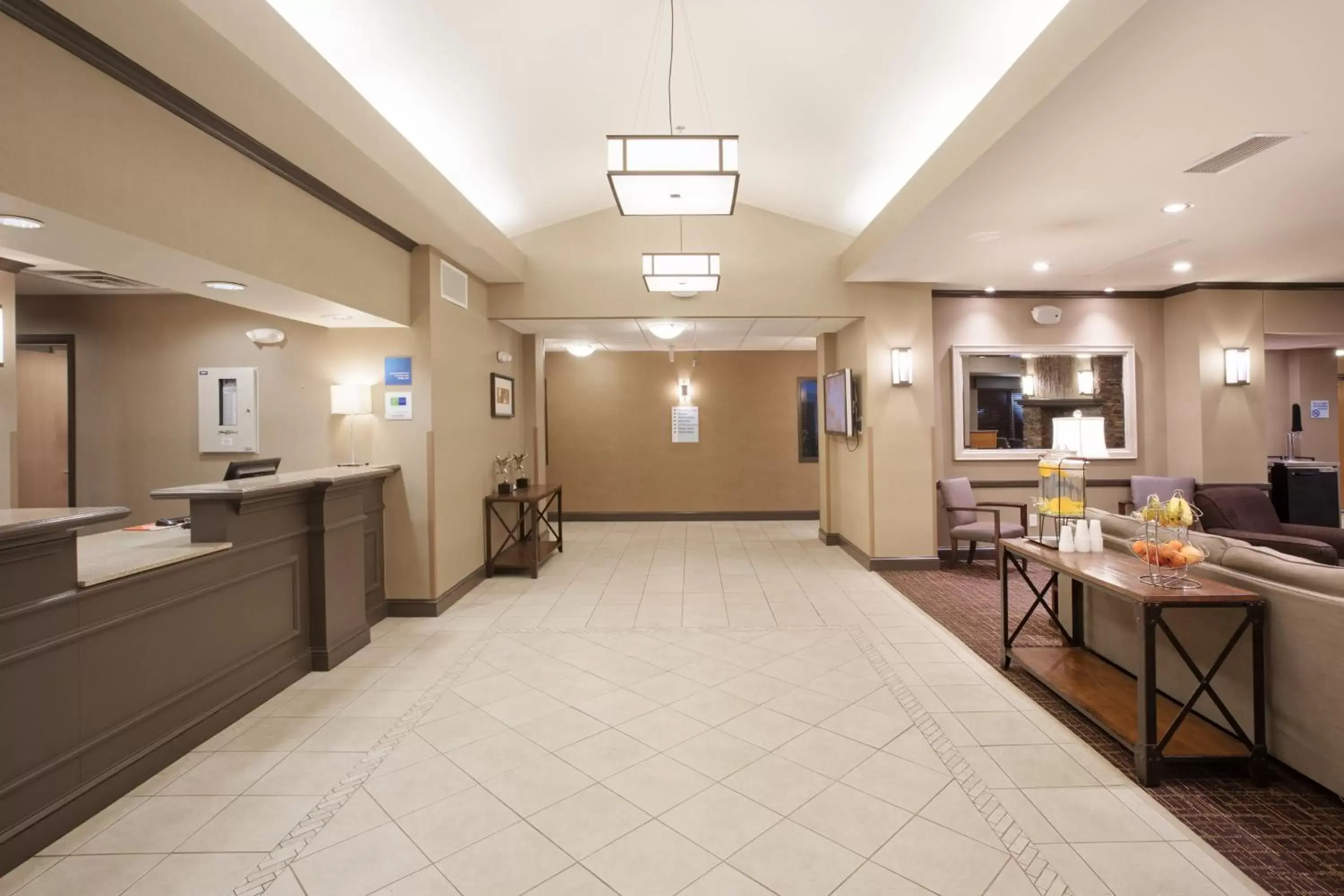 Property building, Lobby/Reception in Holiday Inn Express & Suites Yankton, an IHG Hotel
