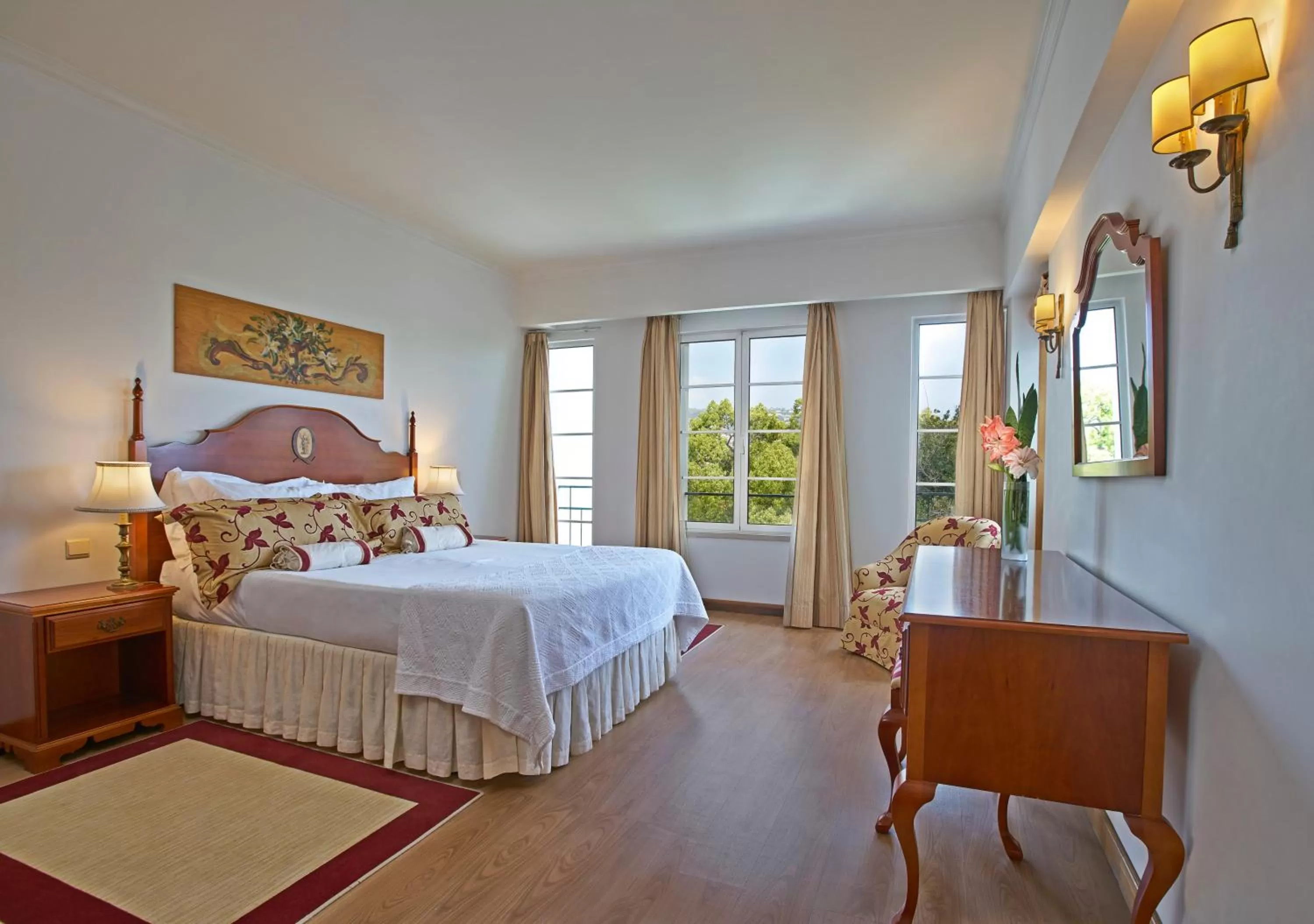 Toilet, Bed in Quintinha Sao Joao Hotel & Spa