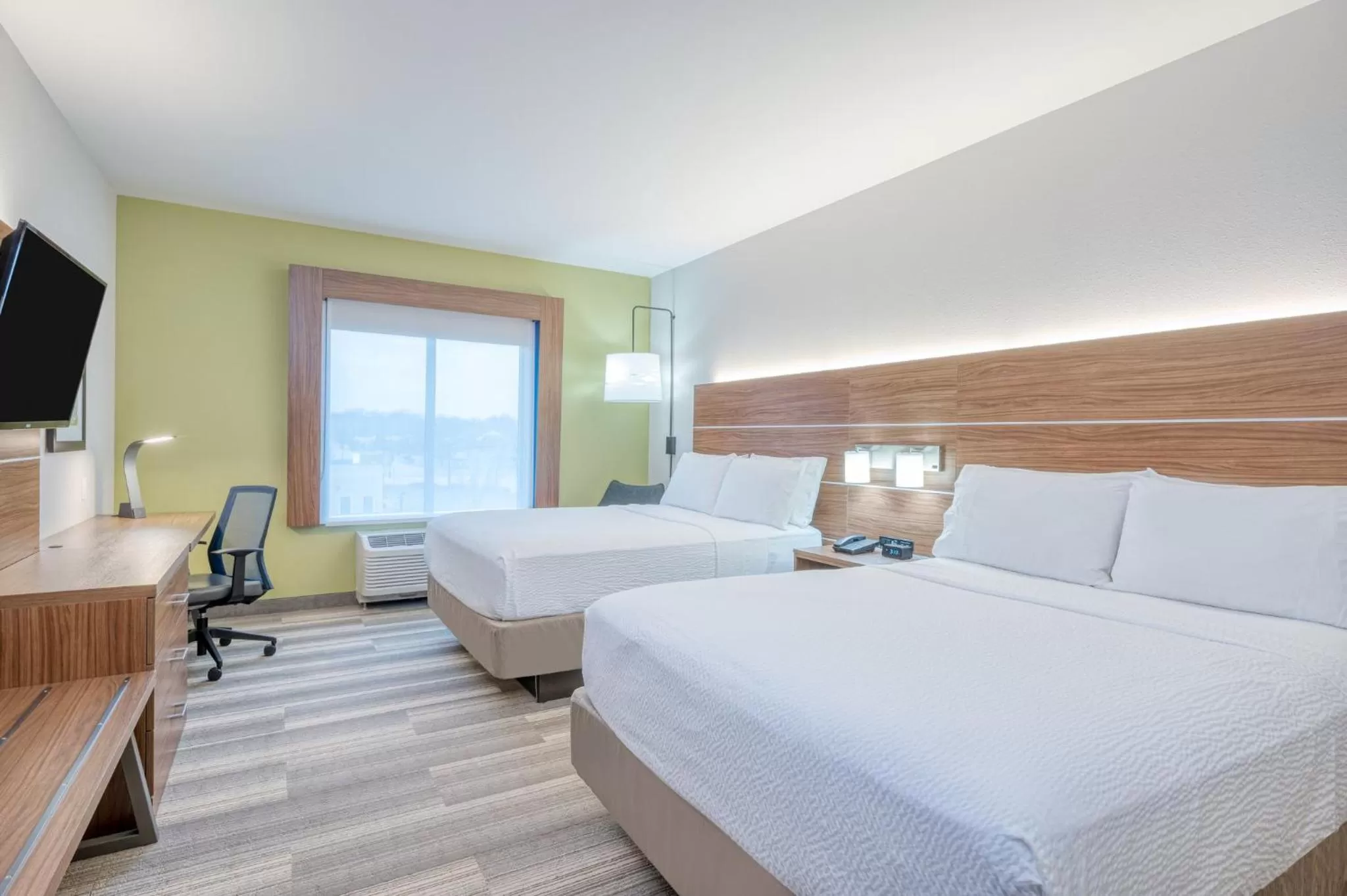 Photo of the whole room, Bed in Holiday Inn Express & Suites St. Louis - Chesterfield by IHG