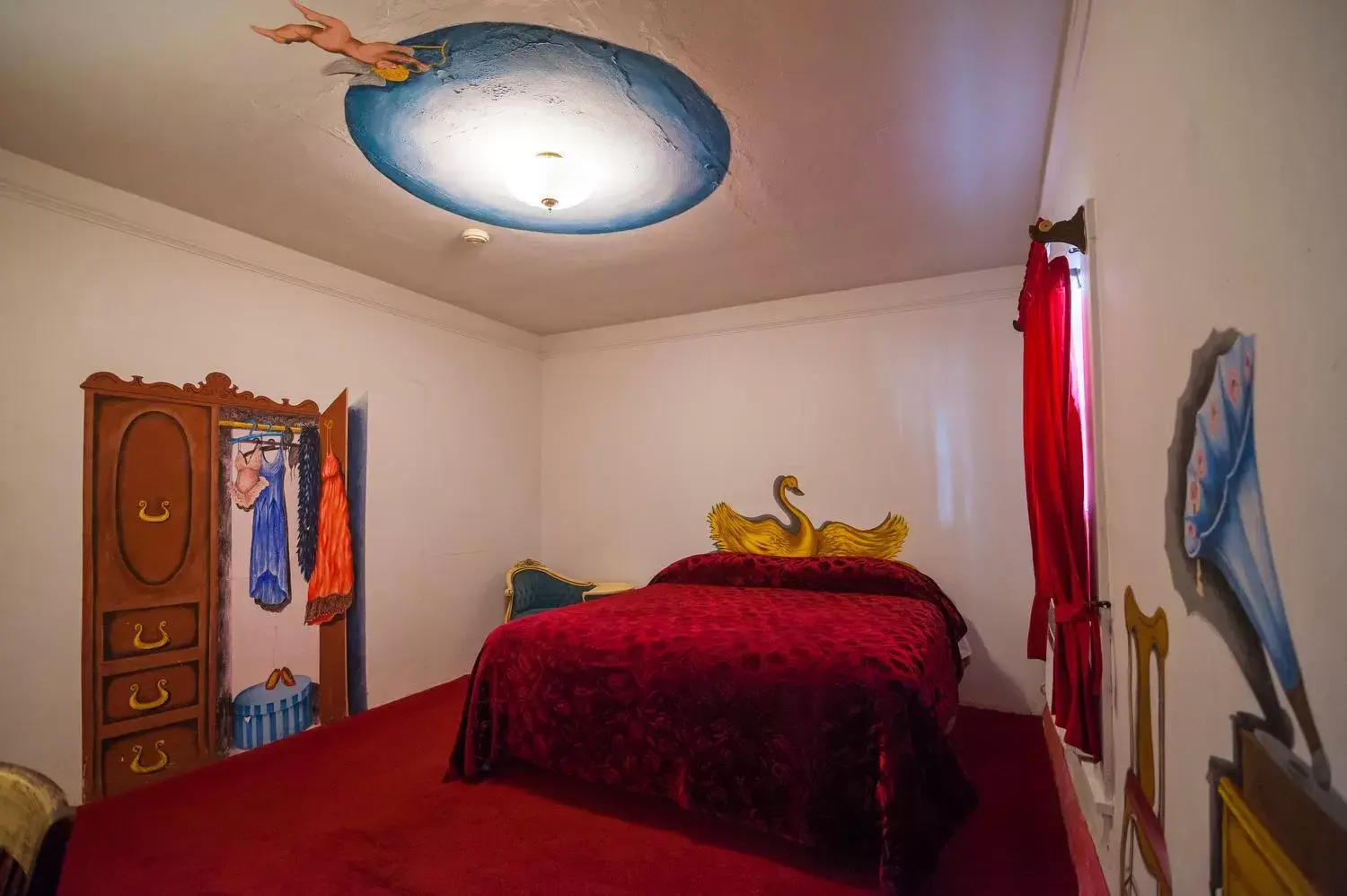 Bed in Amargosa Opera House & Hotel