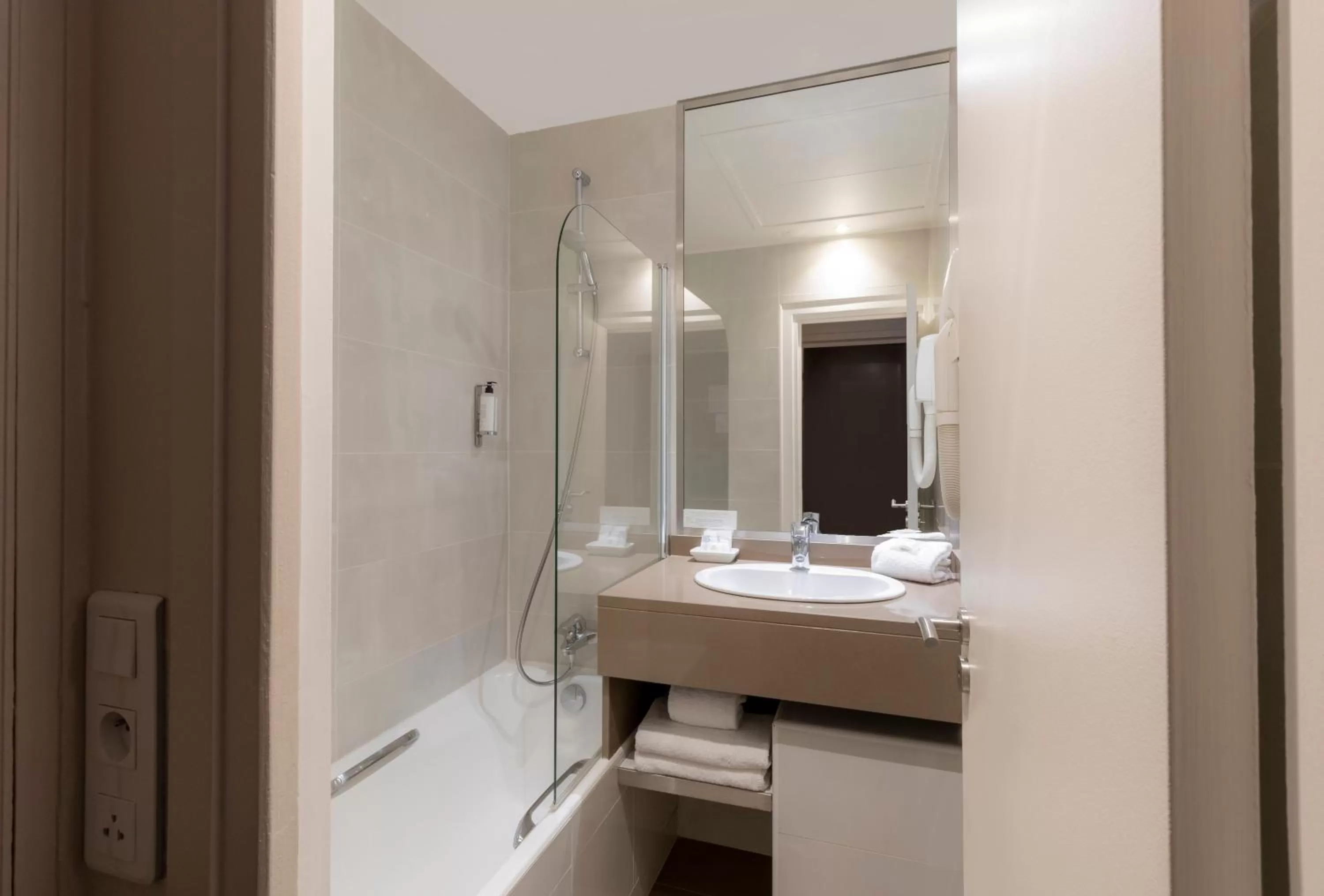 Bathroom in Elysées Ceramic