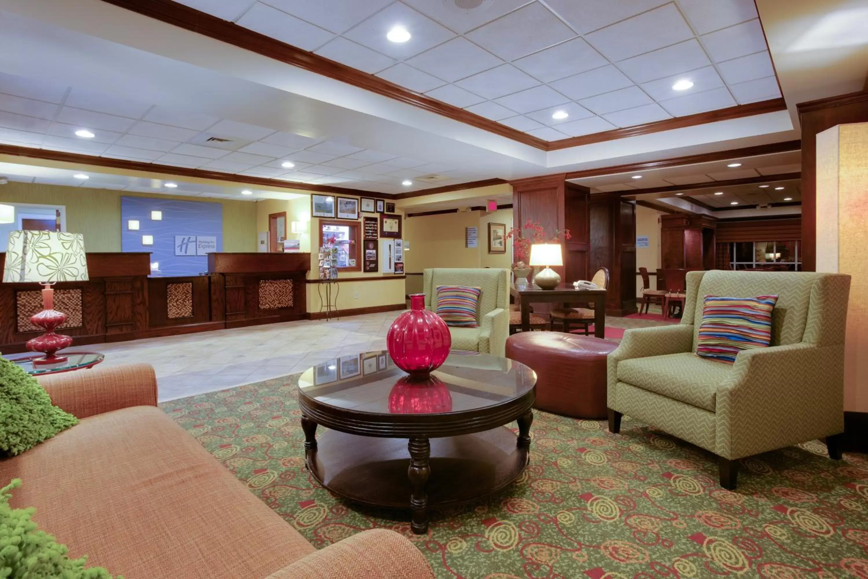 Property building, Lobby/Reception in Holiday Inn Express Hotel & Suites Charleston-Ashley Phosphate, an IHG Hotel