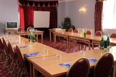 Business facilities in Parkside International Hotel