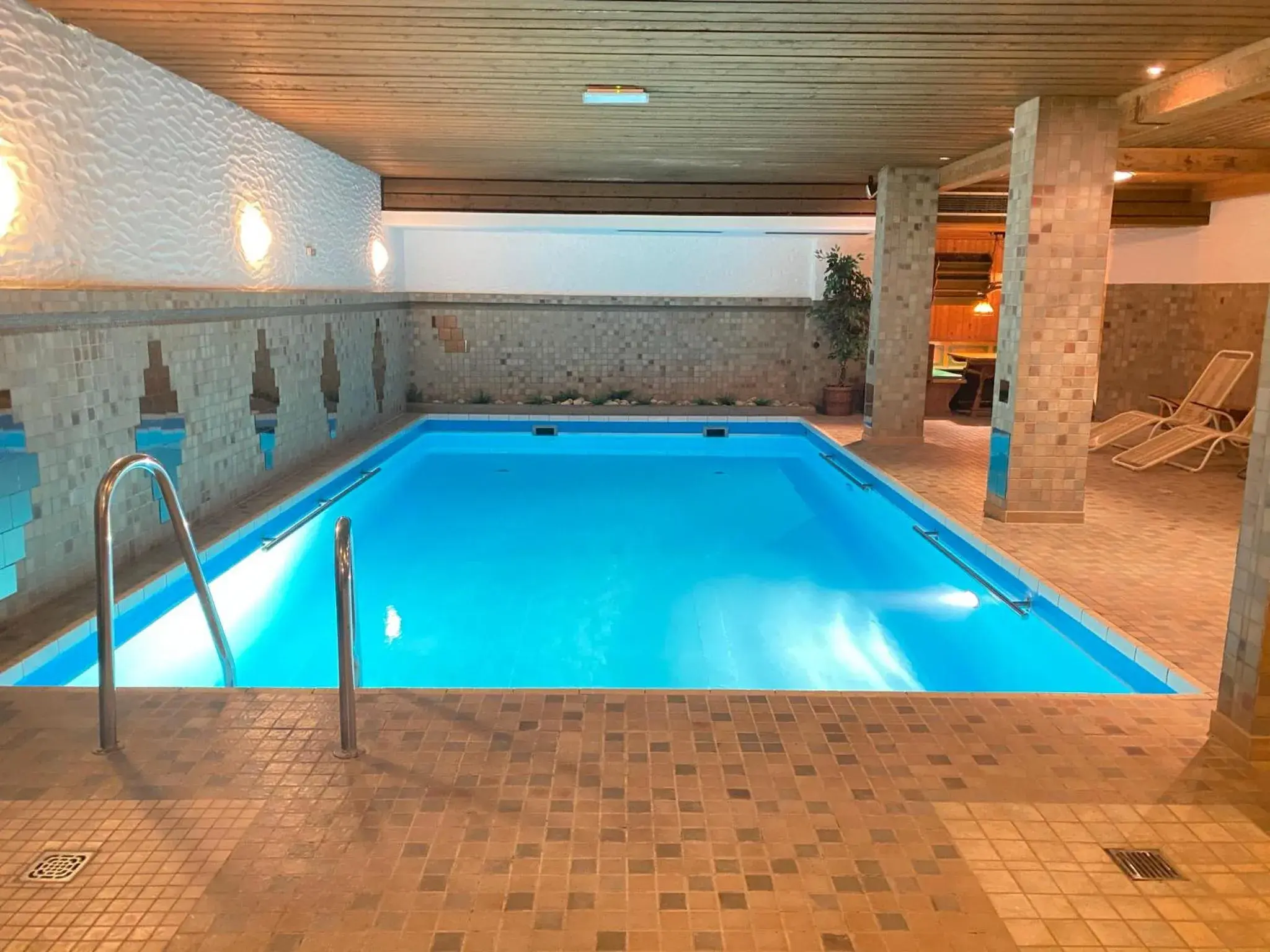 Spa and wellness centre/facilities, Swimming Pool in Burghotel Nürnberg