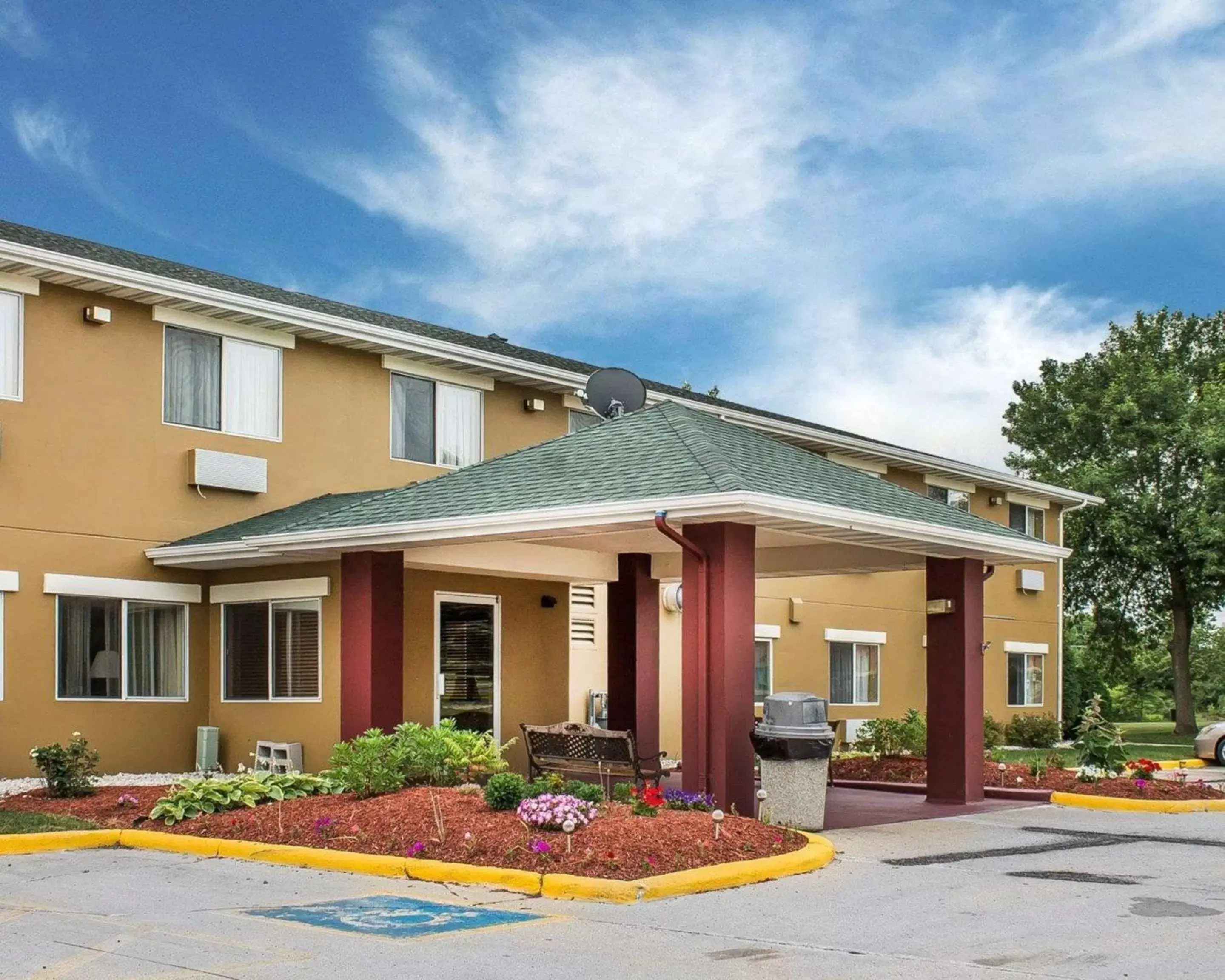 Property Building in Quality Inn Manitowoc