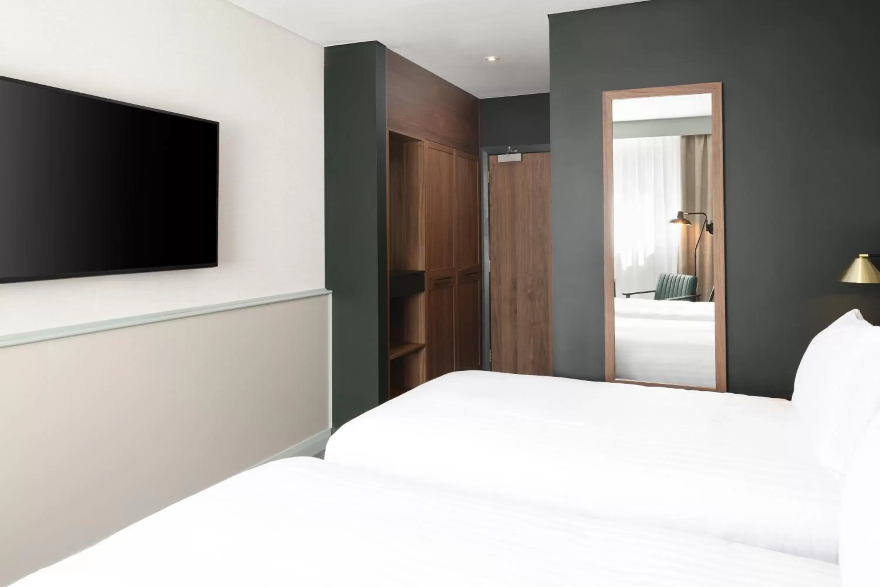 Bedroom, Bed in Four Points by Sheraton Edinburgh