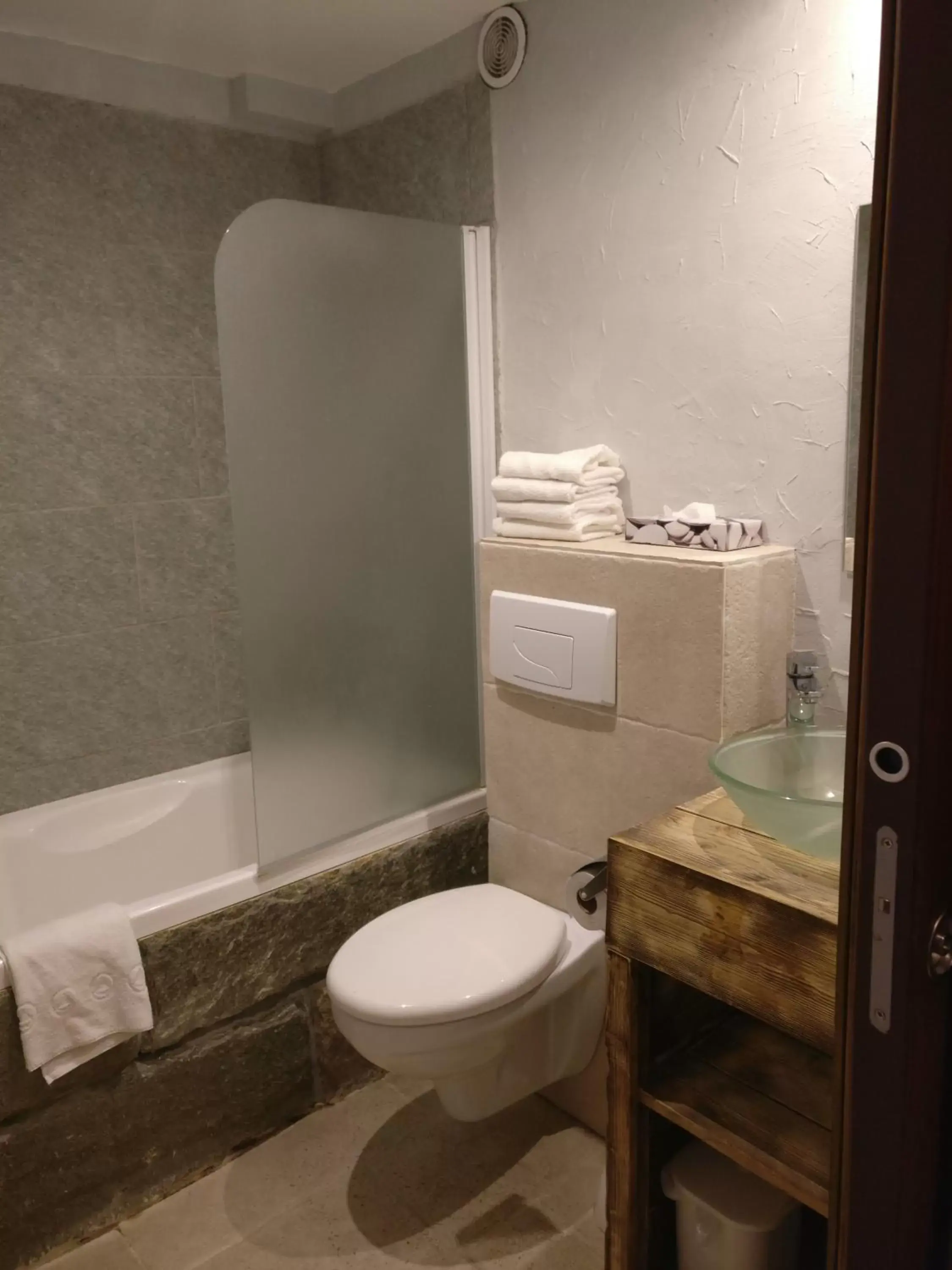 Bathroom in Hôtel Vallée Blanche