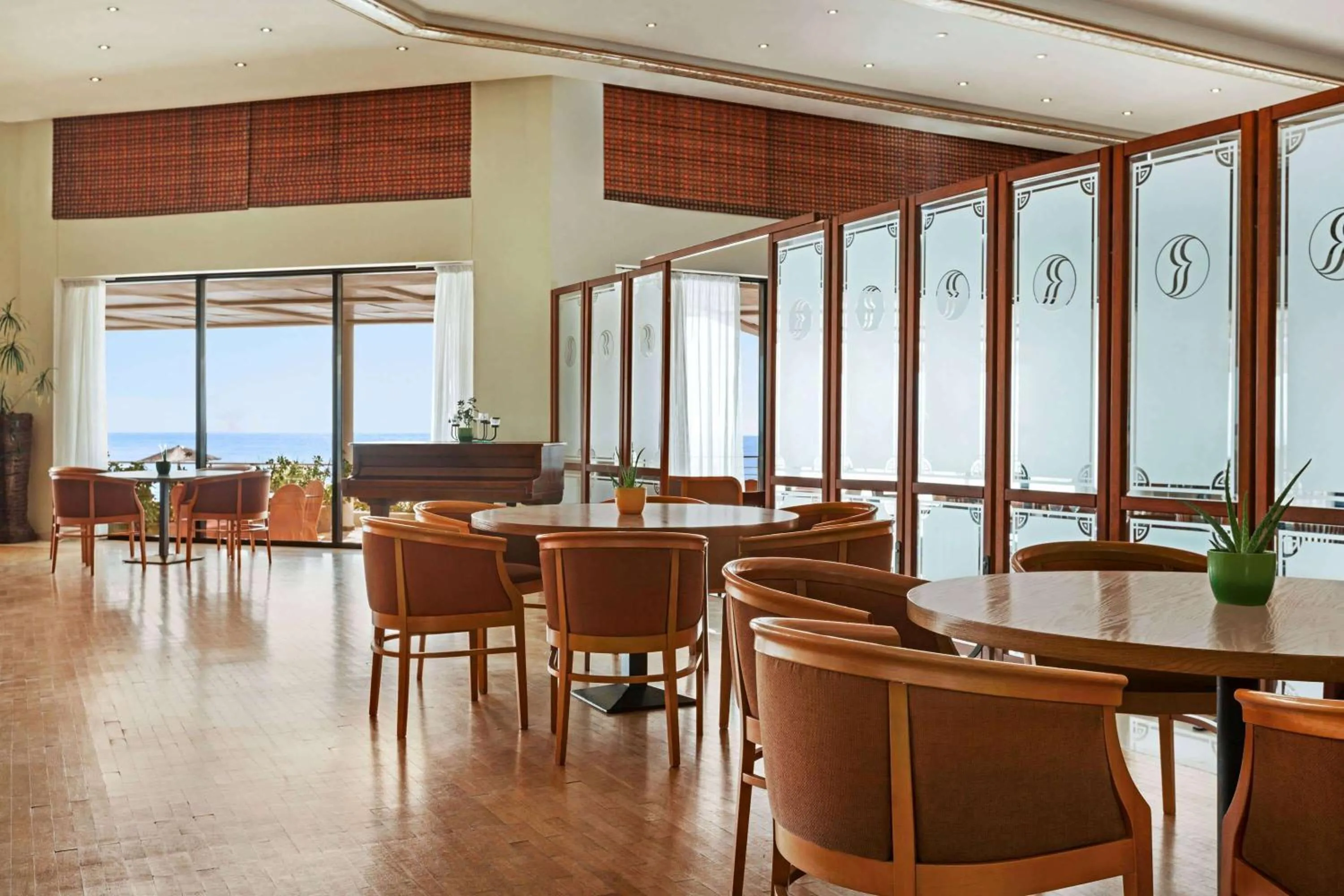 Restaurant/places to eat in Ramada Plaza by Wyndham Thraki