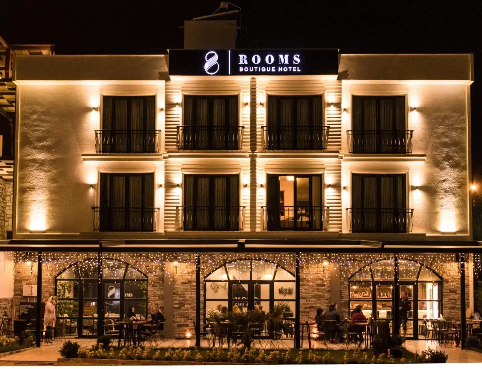 Property building in 8 Rooms Hotel Property building in 8 Rooms Hotel