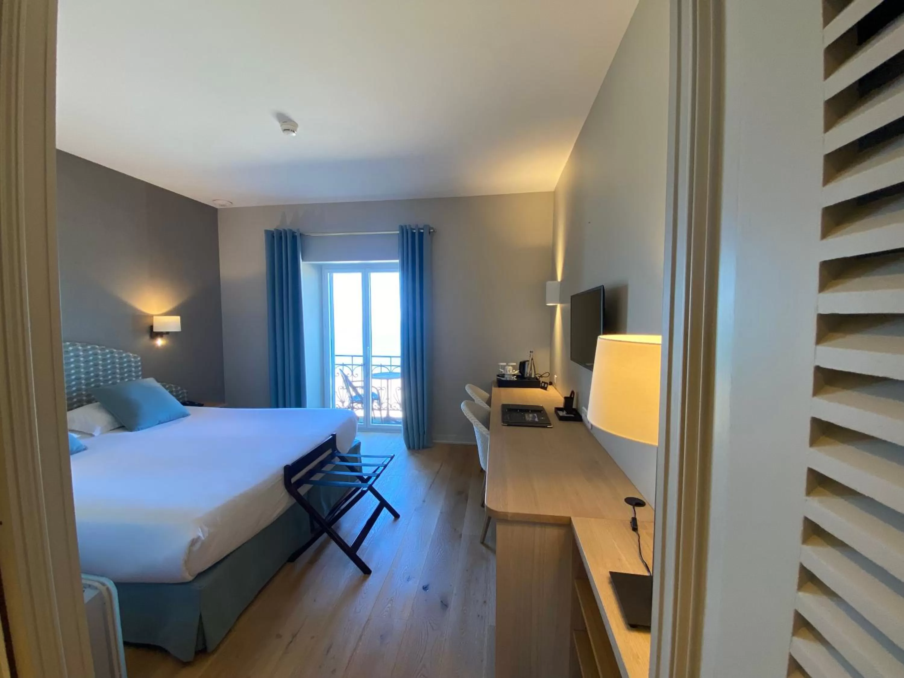 Bedroom, Bed in Hôtel de la Plage - Saint Jean de Luz